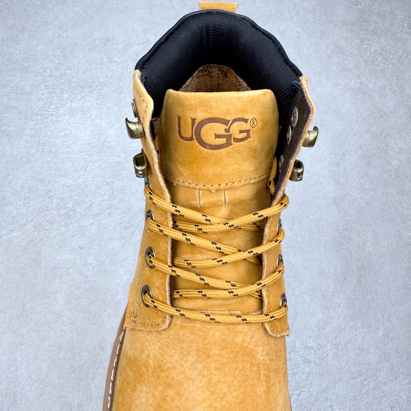 图片[5]-UGG 秋冬新品男士中帮休闲马丁靴系列 广东大厂品质 25ss秋冬新款 时尚潮流搭配 面料釆用意大利进口磨砂牛皮 全鞋真牛皮材料 大底到五金都是代工厂原材料制作 好货不杀猪 首单质量严格把控 全套官网统一包装 今年冬季防寒户外专用产品 日常随意搭配 型男必备‼美国轻奢品牌【UGG】Tasman Weather Hybrid 塔斯曼混合系列中帮轻量休闲马丁靴“ 尺码：39-44（比运动鞋大一码）-选品中心