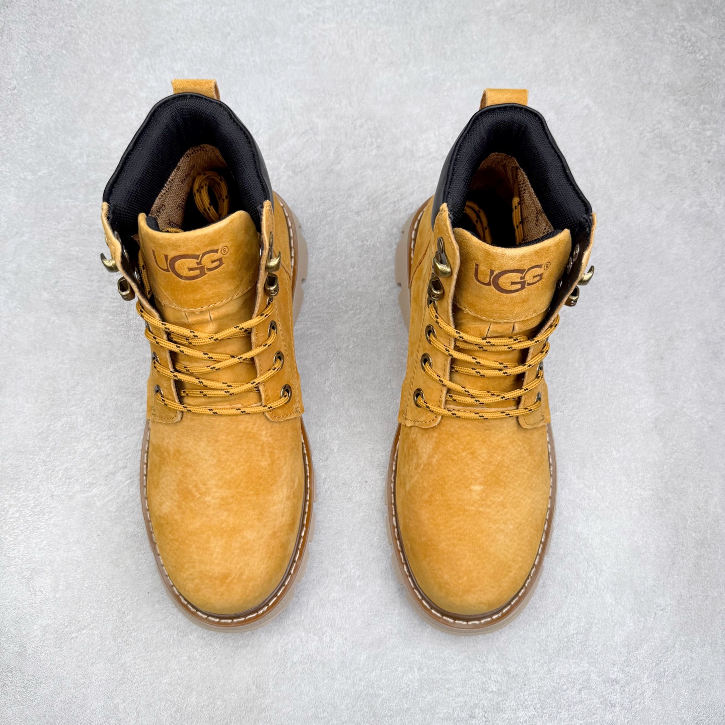 图片[2]-UGG 秋冬新品男士中帮休闲马丁靴系列 广东大厂品质 25ss秋冬新款 时尚潮流搭配 面料釆用意大利进口磨砂牛皮 全鞋真牛皮材料 大底到五金都是代工厂原材料制作 好货不杀猪 首单质量严格把控 全套官网统一包装 今年冬季防寒户外专用产品 日常随意搭配 型男必备‼美国轻奢品牌【UGG】Tasman Weather Hybrid 塔斯曼混合系列中帮轻量休闲马丁靴“ 尺码：39-44（比运动鞋大一码）-选品中心