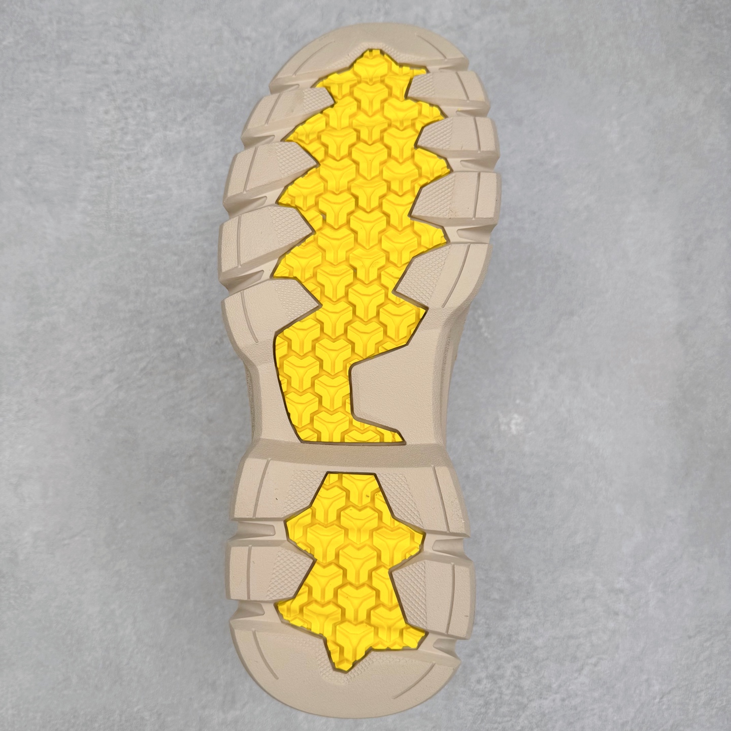 图片[9]-UGG 秋冬新品男士中帮休闲马丁靴系列 广东大厂品质 25ss秋冬新款 时尚潮流搭配 面料釆用意大利进口磨砂牛皮 全鞋真牛皮材料 大底到五金都是代工厂原材料制作 好货不杀猪 首单质量严格把控 全套官网统一包装 今年冬季防寒户外专用产品 日常随意搭配 型男必备‼美国轻奢品牌【UGG】Tasman Weather Hybrid 塔斯曼混合系列中帮轻量休闲马丁靴“ 尺码：39-44（比运动鞋大一码）-选品中心