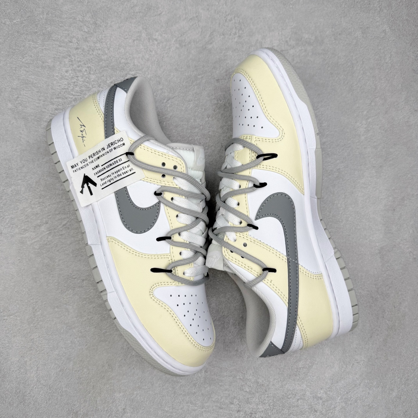 图片[3]-NK Dunk Low DD1391-100 定制系列天花板 无原鞋不开发 全系列得物原鞋一比一校对开发 配色持续更新中 终端对接 优势输出 全套原厂楦头原纸板数据档案倾力打造 原汁原味莞产 极致还原 圈内最强针车工艺 高端零售指定版 广东原厂配套原盒原标 鞋盒分三个尺码段 原厂冲刀 超高清洁度 全鞋零毛边皮料切割 采用原厂百宏鞋带以及原厂百宏织唛舌标 内标可供原厂几率过验 进口原装条纹中底布 四线拉帮白色点胶 原厂拉帮手法遵循公司 原厂电绣 极致还原 尺码：36 36.5 37.5 38 38.5 39 40 40.5 41 42 42.5 43 44 44.5 45 46-选品中心