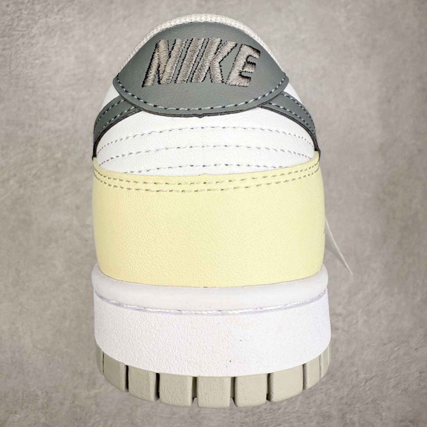 图片[8]-NK Dunk Low DD1391-100 定制系列天花板 无原鞋不开发 全系列得物原鞋一比一校对开发 配色持续更新中 终端对接 优势输出 全套原厂楦头原纸板数据档案倾力打造 原汁原味莞产 极致还原 圈内最强针车工艺 高端零售指定版 广东原厂配套原盒原标 鞋盒分三个尺码段 原厂冲刀 超高清洁度 全鞋零毛边皮料切割 采用原厂百宏鞋带以及原厂百宏织唛舌标 内标可供原厂几率过验 进口原装条纹中底布 四线拉帮白色点胶 原厂拉帮手法遵循公司 原厂电绣 极致还原 尺码：36 36.5 37.5 38 38.5 39 40 40.5 41 42 42.5 43 44 44.5 45 46-选品中心