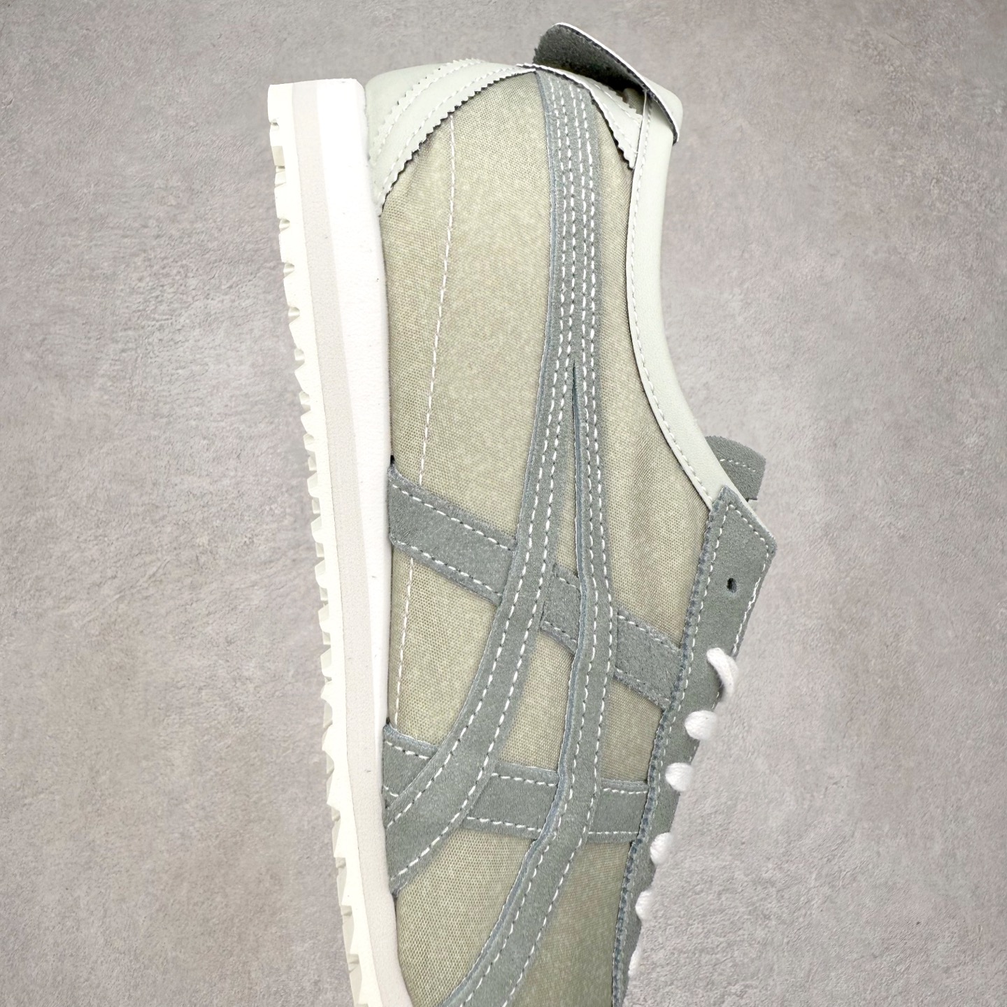 图片[6]-＃C版 Asics Onitsuka Tiger MEXICO 66 亚瑟士鬼冢虎复古经典板鞋 市场王者选手 海外订单工厂出品 长期生产补货永不断码 超成熟稳定的做工品控 原装全套纸板楦头开发 原汁原味 完美呈现版型 私模正确鞋底咬花纹路 一比一鞋头弧度高度鞋身弧度 绝不口嗨 细节品控鞋型随意秒杀市面 原档咬花纹路私模大底 一个单元有六个三角形 总体形拼接呈现花瓣状 官方四联吊牌 原装Ortholite轻量化鞋垫 原盒原配 质保卡 说明书 钢印防尘纸 纸板中底带钢印 乳胶组合鞋垫 支持全方位的对比专柜 产品从款式颜色造型上体现出追求舒适和细节的完美 鞋类更是推崇手工制作的严谨与完美 融舒适性与可穿性的设计风格 注重细节的完美和别致魅力 既保持稳重 又不失轻松的时尚感 尺码：36 37 37.5 38 39 39.5 40 40.5 41.5 42 42.5 43.5 44 45-选品中心