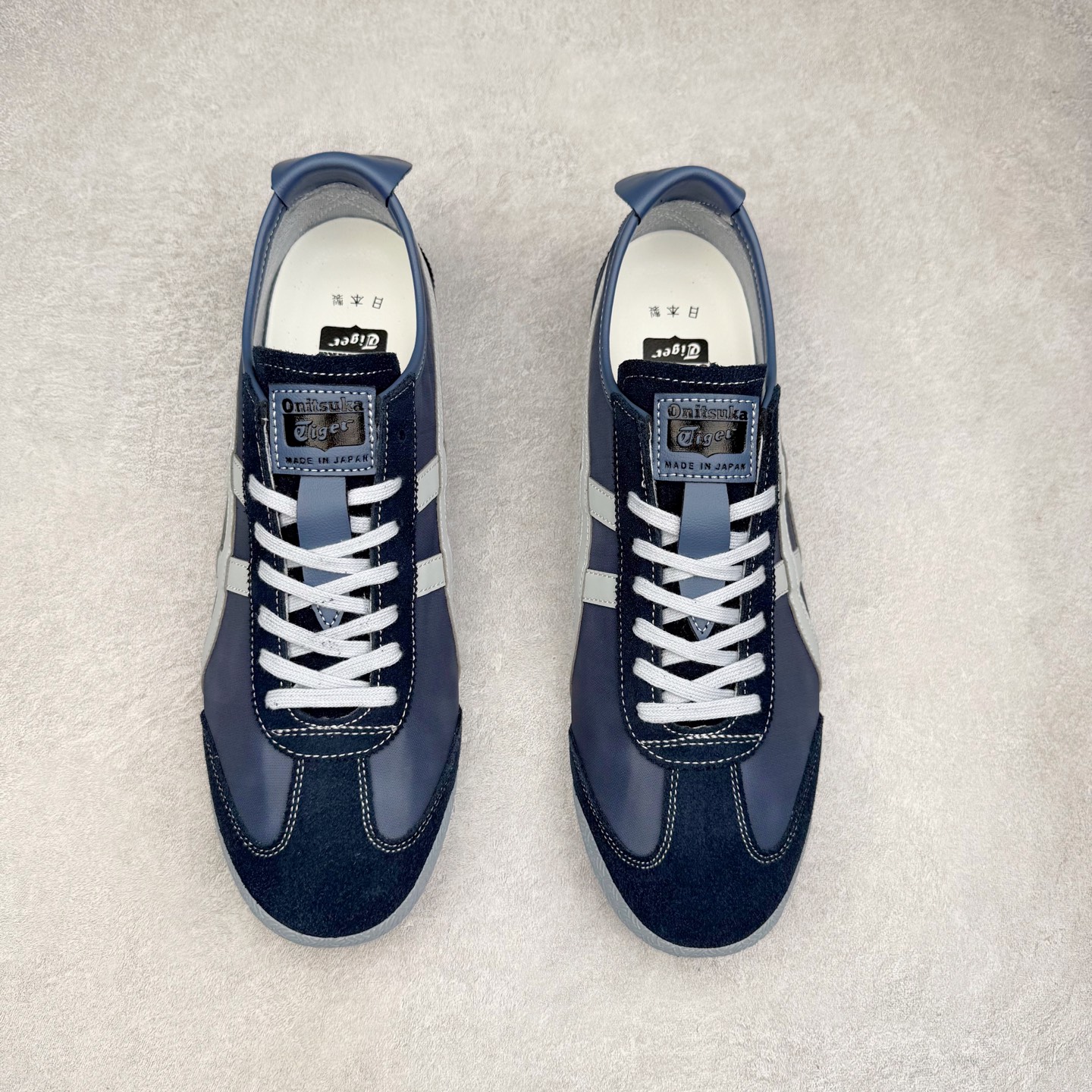 图片[2]-＃C版 Asics Onitsuka Tiger MEXICO 66 亚瑟士鬼冢虎复古经典板鞋 市场王者选手 海外订单工厂出品 长期生产补货永不断码 超成熟稳定的做工品控 原装全套纸板楦头开发 原汁原味 完美呈现版型 私模正确鞋底咬花纹路 一比一鞋头弧度高度鞋身弧度 绝不口嗨 细节品控鞋型随意秒杀市面 原档咬花纹路私模大底 一个单元有六个三角形 总体形拼接呈现花瓣状 官方四联吊牌 原装Ortholite轻量化鞋垫 原盒原配 质保卡 说明书 钢印防尘纸 纸板中底带钢印 乳胶组合鞋垫 支持全方位的对比专柜 产品从款式颜色造型上体现出追求舒适和细节的完美 鞋类更是推崇手工制作的严谨与完美 融舒适性与可穿性的设计风格 注重细节的完美和别致魅力 既保持稳重 又不失轻松的时尚感 尺码：36 37 37.5 38 39 39.5 40 40.5 41.5 42 42.5 43.5 44 45-选品中心