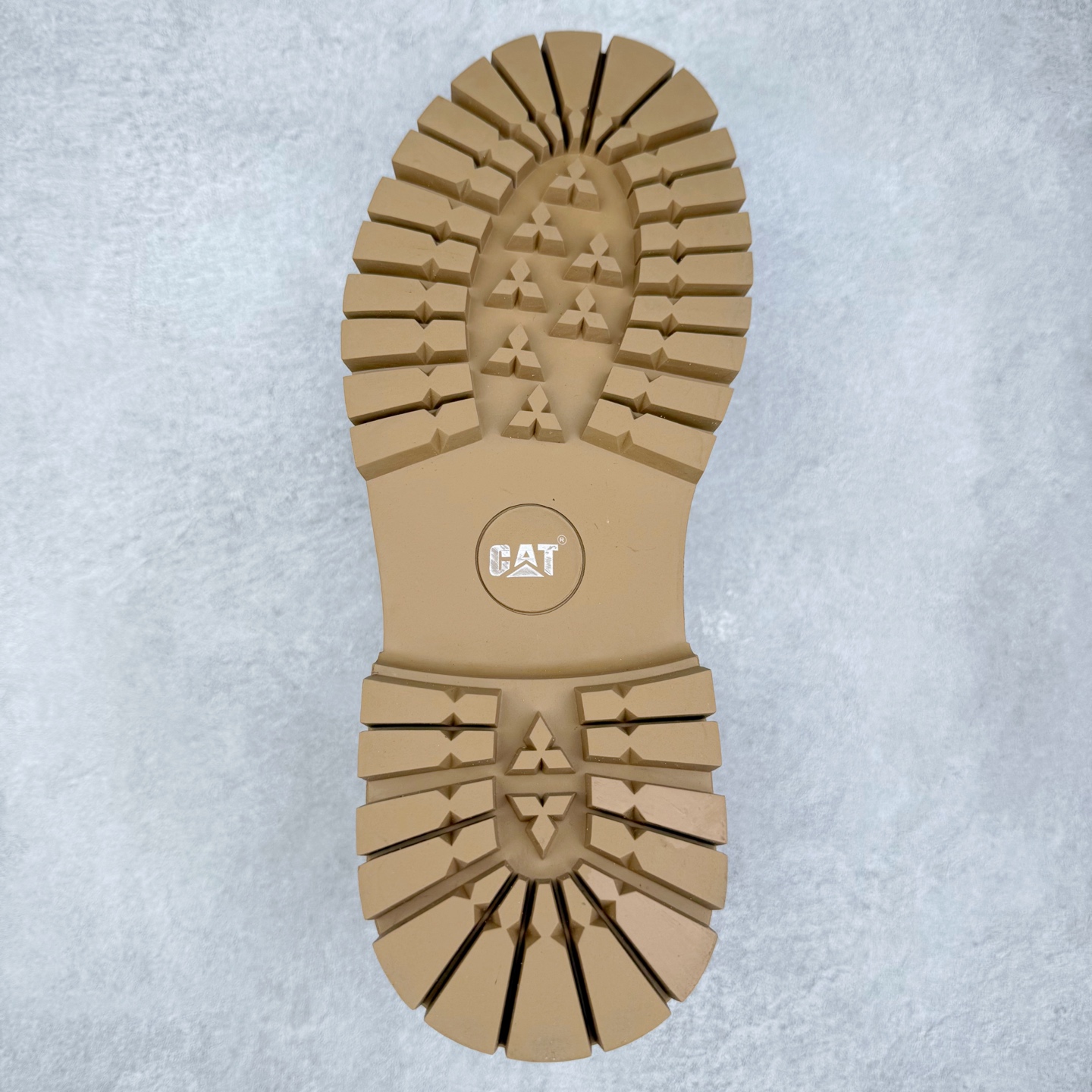 图片[9]-CAT卡特 户外工装轻底休闲马丁靴大黄靴系列 广东大厂品质 全新工艺升级 全鞋真牛皮材料 大底到五金都是代工厂原材料制作 同原版固特异永不开胶工艺 好货不杀猪 首单质量严格把控 全网独家首发 品质毋庸置疑 全套官网统一包装 今年冬季防寒户外专用 日常随意搭配 尺码：39 40 41 42 43 44（皮鞋码）-选品中心