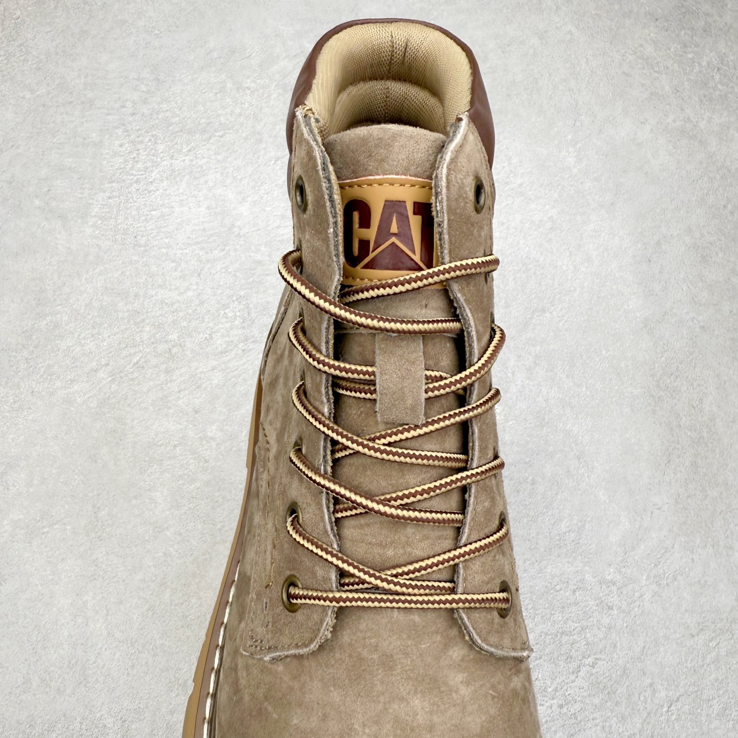 图片[5]-CAT卡特 户外工装轻底休闲马丁靴大黄靴系列 广东大厂品质 全新工艺升级 全鞋真牛皮材料 大底到五金都是代工厂原材料制作 同原版固特异永不开胶工艺 好货不杀猪 首单质量严格把控 全网独家首发 品质毋庸置疑 全套官网统一包装 今年冬季防寒户外专用 日常随意搭配 尺码：39 40 41 42 43 44（皮鞋码）-选品中心