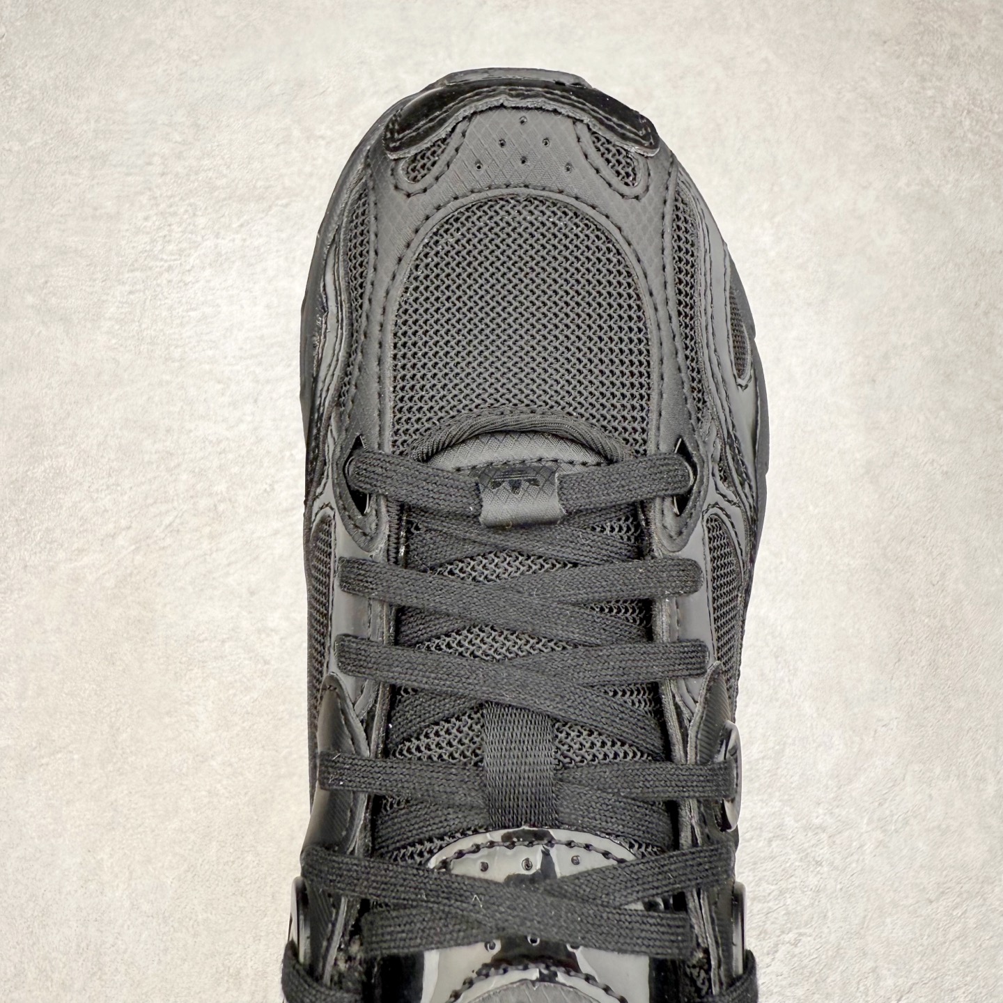 图片[4]-AD Original Astir 耐磨复古运动休闲鞋 鞋款灵感来自2000年代的跑步款式 鞋面和超大号孔眼进行更新复古色系搭配经典蓝白色 金色线条贯穿鞋身 增强鞋整体的流线感拼接设计 整体更显得有层次感，更有老爹鞋的味道网面透气设计 夏日出门也不会感到闷脚既舒适又透气带点稍微厚底的中底特殊材料 上脚偏软非常显高显瘦 休闲运动都可以搭配 尺码：35.5 36 36.5 37.5 38 38.5 39 40 40.5 41 42 42.5 43 44 44.5 45-选品中心