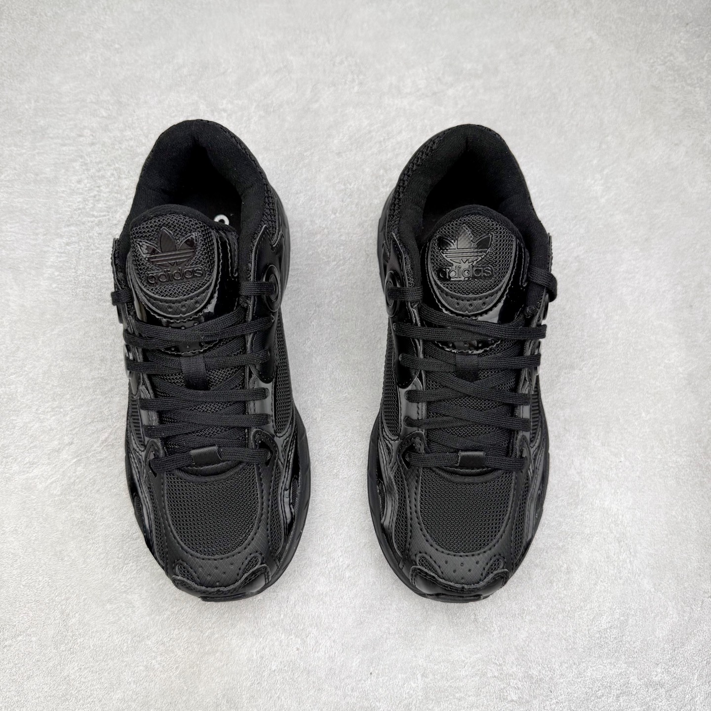 图片[2]-AD Original Astir 耐磨复古运动休闲鞋 鞋款灵感来自2000年代的跑步款式 鞋面和超大号孔眼进行更新复古色系搭配经典蓝白色 金色线条贯穿鞋身 增强鞋整体的流线感拼接设计 整体更显得有层次感，更有老爹鞋的味道网面透气设计 夏日出门也不会感到闷脚既舒适又透气带点稍微厚底的中底特殊材料 上脚偏软非常显高显瘦 休闲运动都可以搭配 尺码：35.5 36 36.5 37.5 38 38.5 39 40 40.5 41 42 42.5 43 44 44.5 45-选品中心