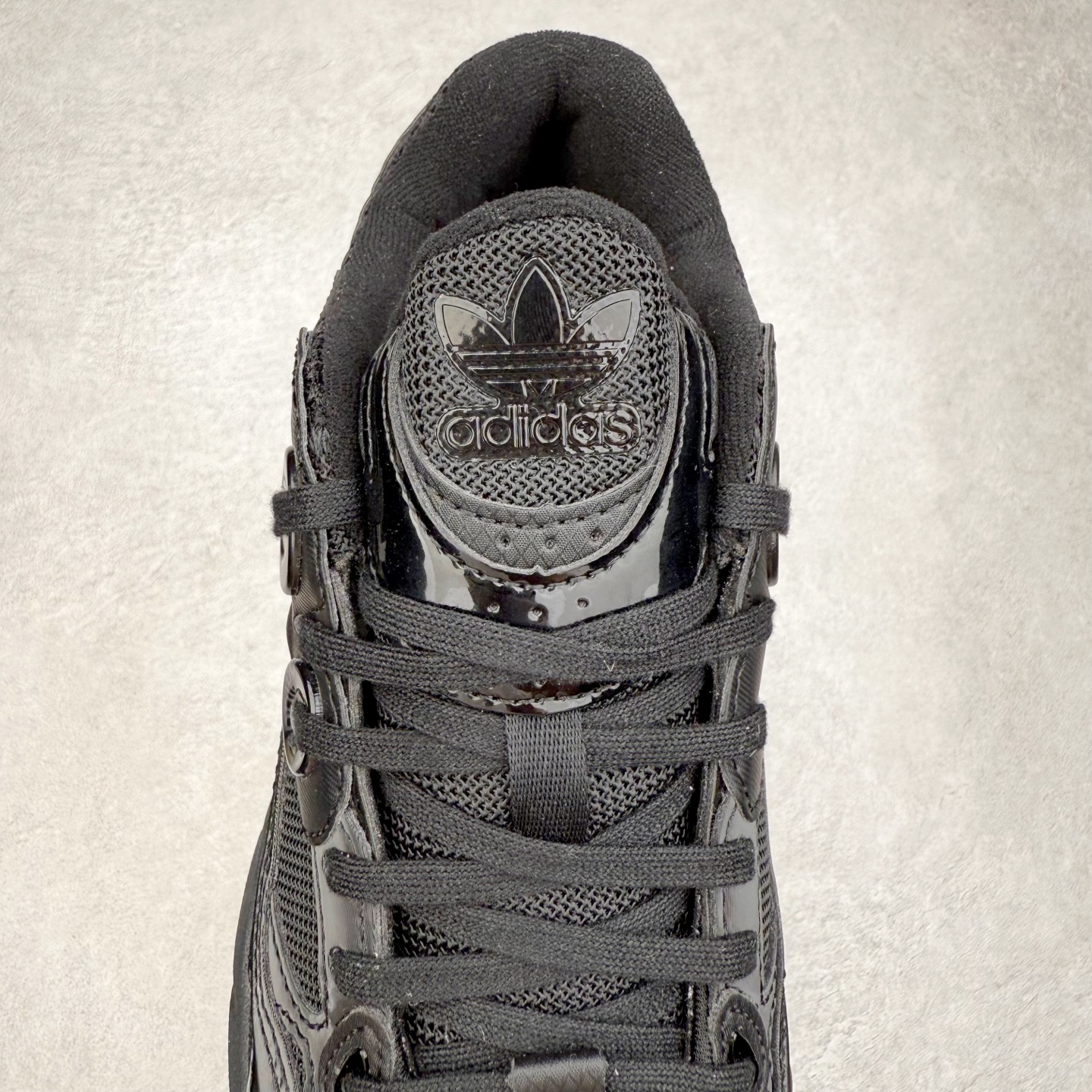 图片[5]-AD Original Astir 耐磨复古运动休闲鞋 鞋款灵感来自2000年代的跑步款式 鞋面和超大号孔眼进行更新复古色系搭配经典蓝白色 金色线条贯穿鞋身 增强鞋整体的流线感拼接设计 整体更显得有层次感，更有老爹鞋的味道网面透气设计 夏日出门也不会感到闷脚既舒适又透气带点稍微厚底的中底特殊材料 上脚偏软非常显高显瘦 休闲运动都可以搭配 尺码：35.5 36 36.5 37.5 38 38.5 39 40 40.5 41 42 42.5 43 44 44.5 45-选品中心