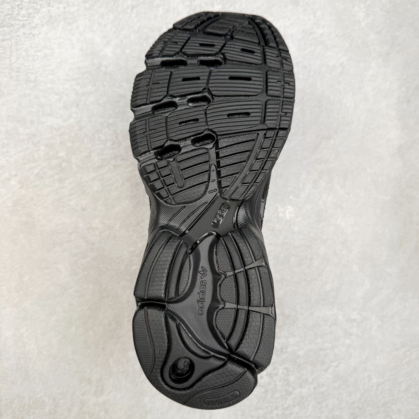 图片[9]-AD Original Astir 耐磨复古运动休闲鞋 鞋款灵感来自2000年代的跑步款式 鞋面和超大号孔眼进行更新复古色系搭配经典蓝白色 金色线条贯穿鞋身 增强鞋整体的流线感拼接设计 整体更显得有层次感，更有老爹鞋的味道网面透气设计 夏日出门也不会感到闷脚既舒适又透气带点稍微厚底的中底特殊材料 上脚偏软非常显高显瘦 休闲运动都可以搭配 尺码：35.5 36 36.5 37.5 38 38.5 39 40 40.5 41 42 42.5 43 44 44.5 45-选品中心