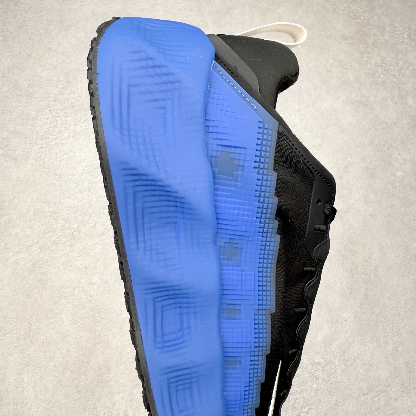 图片[6]-HYEIN SEO x NK Ava Rover 百搭舒适耐磨低帮跑步鞋 男女同款 流线型轮廓，通过轻薄物料鞋面结合 TPU 网格状支撑示人，增厚的中底材质选用 ReactX 加持，华夫外底收尾。鞋垫与后跟鞋提，克制点缀 Hyein Seo 字样。鞋垫与鞋提则采用菱形格纹的变化元素呈现。实拍调校N版已经零色差零失真 百分百还原实物色彩所见即所得 不存在货不对板色差等低级问题 选购参考实物拍摄 不混卖不参货 只用心做好货严格选品 承诺混一赔十 尺码：36 36.5 37.5 38 38.5 39 40 40.5 41 42 42.5 43 44 44.5 45-选品中心