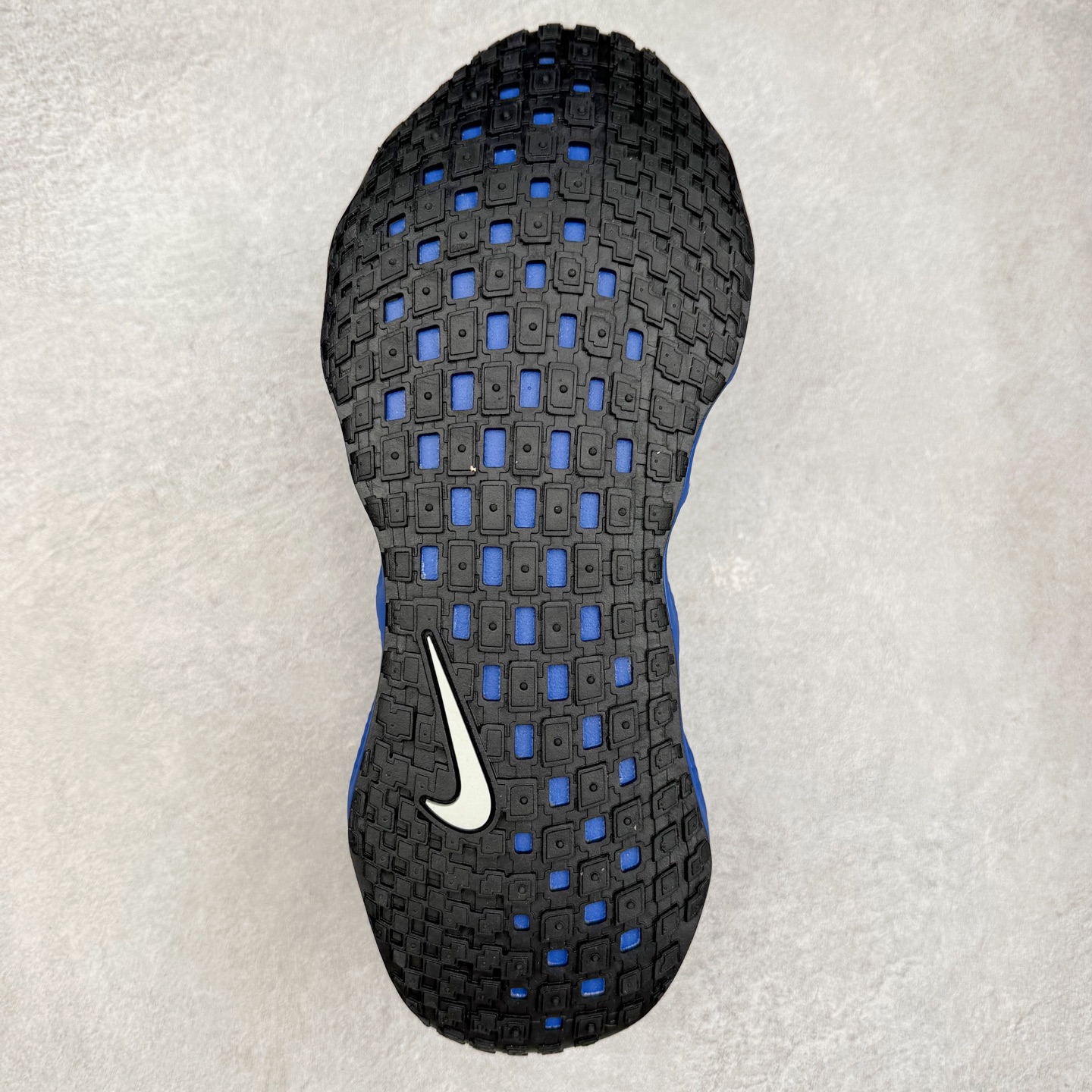 图片[9]-HYEIN SEO x NK Ava Rover 百搭舒适耐磨低帮跑步鞋 男女同款 流线型轮廓，通过轻薄物料鞋面结合 TPU 网格状支撑示人，增厚的中底材质选用 ReactX 加持，华夫外底收尾。鞋垫与后跟鞋提，克制点缀 Hyein Seo 字样。鞋垫与鞋提则采用菱形格纹的变化元素呈现。实拍调校N版已经零色差零失真 百分百还原实物色彩所见即所得 不存在货不对板色差等低级问题 选购参考实物拍摄 不混卖不参货 只用心做好货严格选品 承诺混一赔十 尺码：36 36.5 37.5 38 38.5 39 40 40.5 41 42 42.5 43 44 44.5 45-选品中心