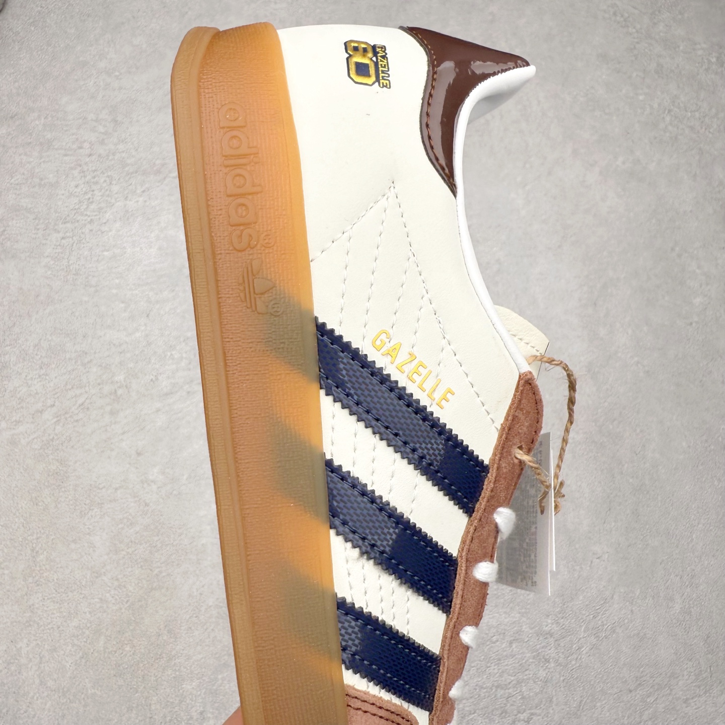 图片[6]-AD Gazelle Indoor Trainers 羚羊内训系列低帮复古百搭休闲运动德训风板鞋 JP9221 90年代经典的复刻版！自60年代以足球训练鞋面世以来,Gazelle就以其经典设计席卷全球。1991年版本的复刻,再造经典Gazelle。采用皮革打造,搭配浊色细节,让这款经典更加简约。尺码：36 36⅔ 37⅓ 38 38⅔ 39⅓ 40 40⅔ 41⅓ 42 42⅔ 43⅓ 44⅓ 44⅔ 45-选品中心