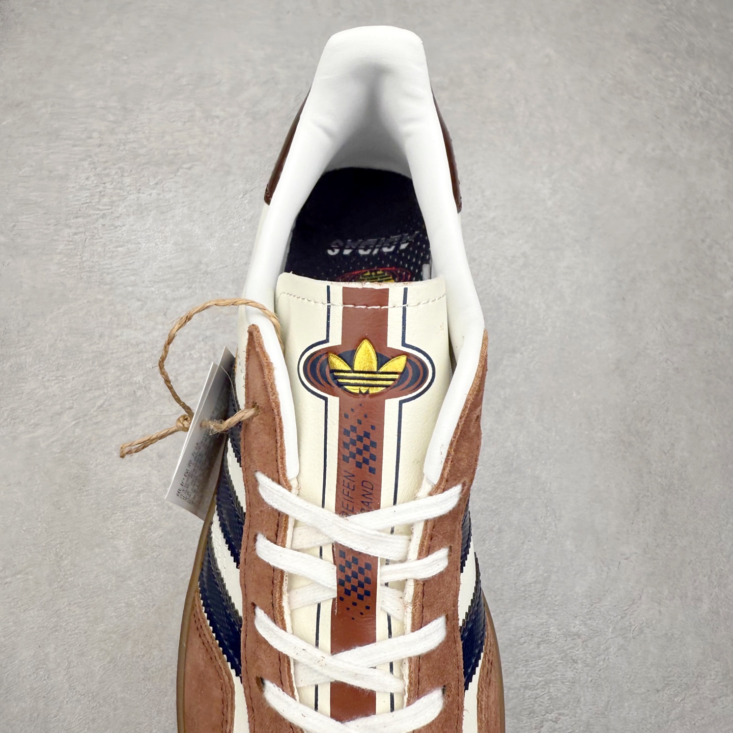 图片[5]-AD Gazelle Indoor Trainers 羚羊内训系列低帮复古百搭休闲运动德训风板鞋 JP9221 90年代经典的复刻版！自60年代以足球训练鞋面世以来,Gazelle就以其经典设计席卷全球。1991年版本的复刻,再造经典Gazelle。采用皮革打造,搭配浊色细节,让这款经典更加简约。尺码：36 36⅔ 37⅓ 38 38⅔ 39⅓ 40 40⅔ 41⅓ 42 42⅔ 43⅓ 44⅓ 44⅔ 45-选品中心