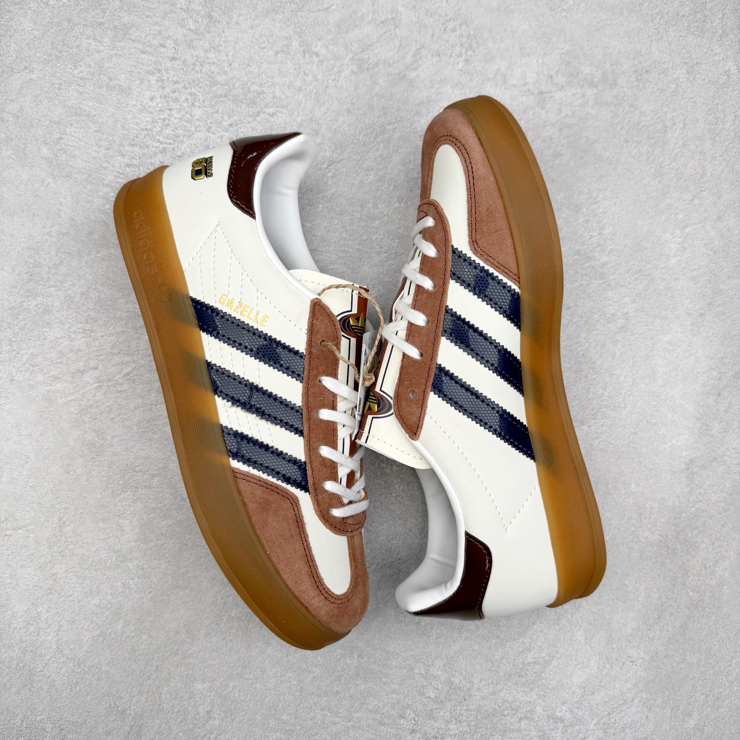 图片[3]-AD Gazelle Indoor Trainers 羚羊内训系列低帮复古百搭休闲运动德训风板鞋 JP9221 90年代经典的复刻版！自60年代以足球训练鞋面世以来,Gazelle就以其经典设计席卷全球。1991年版本的复刻,再造经典Gazelle。采用皮革打造,搭配浊色细节,让这款经典更加简约。尺码：36 36⅔ 37⅓ 38 38⅔ 39⅓ 40 40⅔ 41⅓ 42 42⅔ 43⅓ 44⅓ 44⅔ 45-选品中心