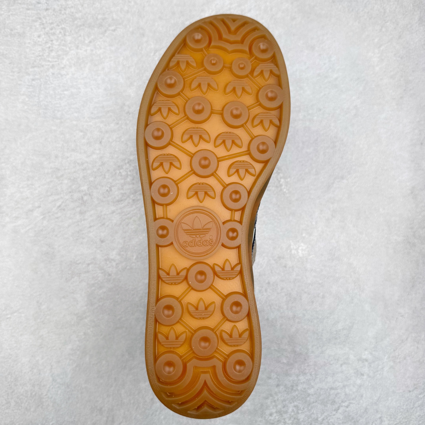 图片[9]-AD Gazelle Indoor Trainers 羚羊内训系列低帮复古百搭休闲运动德训风板鞋 JP9221 90年代经典的复刻版！自60年代以足球训练鞋面世以来,Gazelle就以其经典设计席卷全球。1991年版本的复刻,再造经典Gazelle。采用皮革打造,搭配浊色细节,让这款经典更加简约。尺码：36 36⅔ 37⅓ 38 38⅔ 39⅓ 40 40⅔ 41⅓ 42 42⅔ 43⅓ 44⅓ 44⅔ 45-选品中心