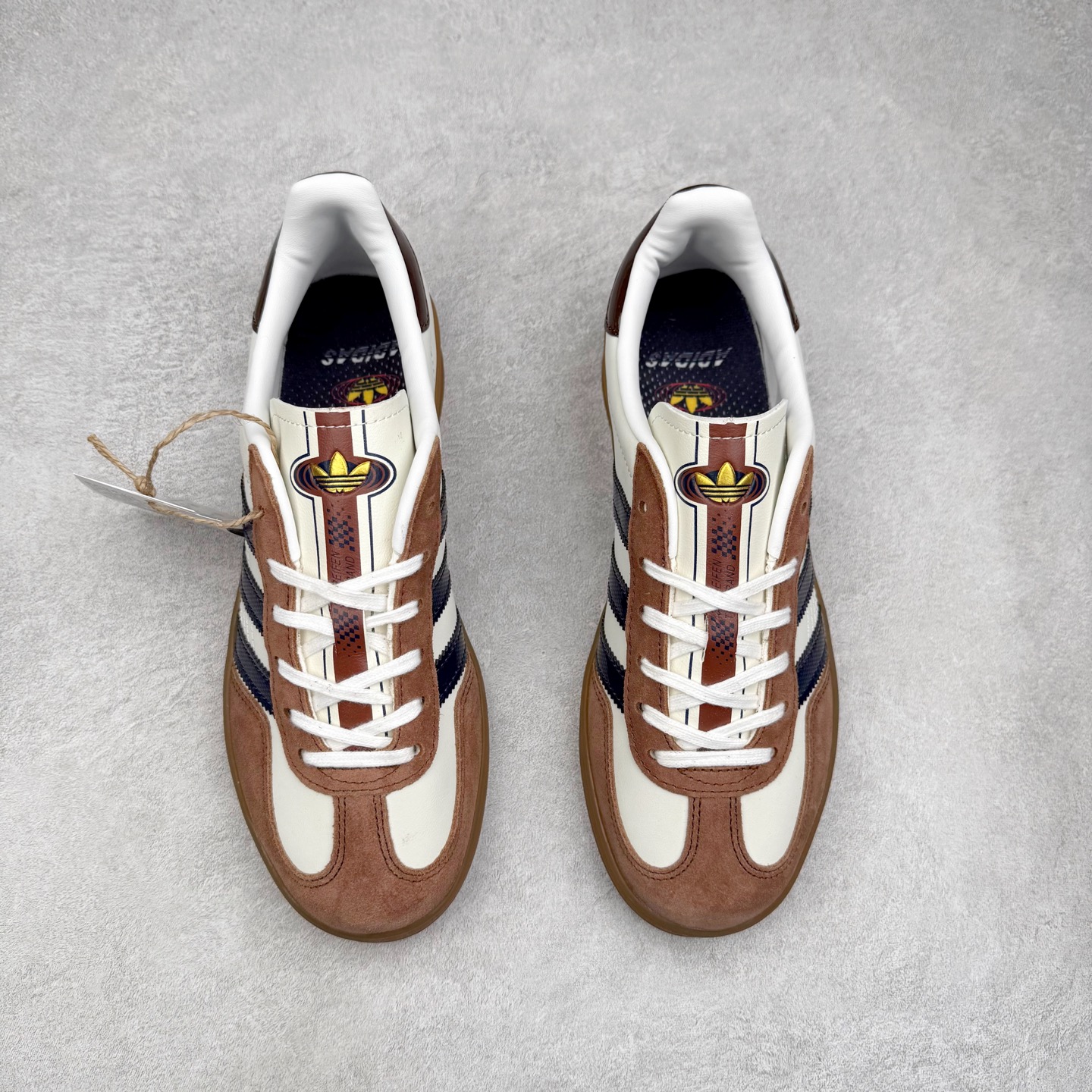 图片[2]-AD Gazelle Indoor Trainers 羚羊内训系列低帮复古百搭休闲运动德训风板鞋 JP9221 90年代经典的复刻版！自60年代以足球训练鞋面世以来,Gazelle就以其经典设计席卷全球。1991年版本的复刻,再造经典Gazelle。采用皮革打造,搭配浊色细节,让这款经典更加简约。尺码：36 36⅔ 37⅓ 38 38⅔ 39⅓ 40 40⅔ 41⅓ 42 42⅔ 43⅓ 44⅓ 44⅔ 45-选品中心