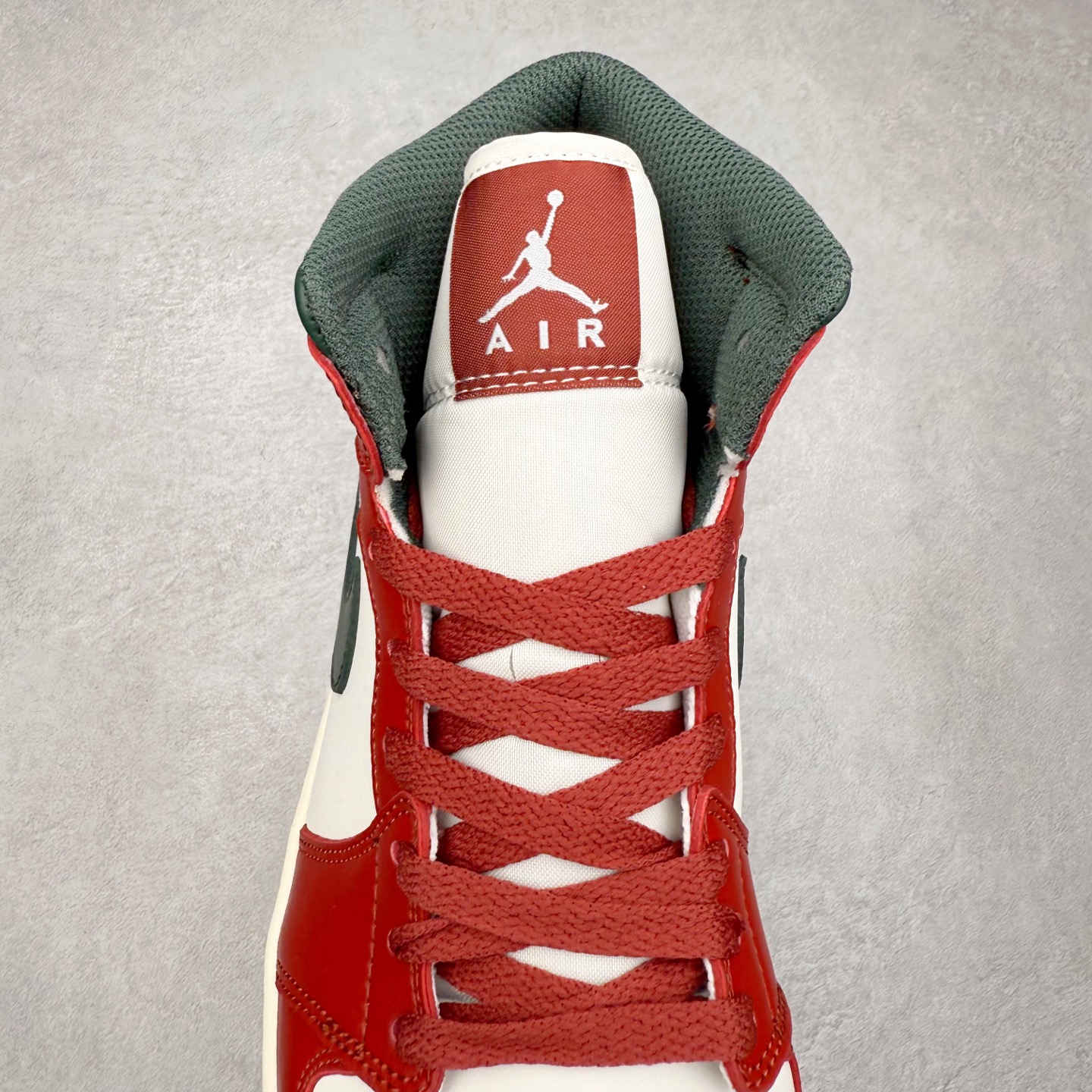 图片[5]-＃K版 Air Jordan AJ1 Mid 中帮 黑橙扣碎 DQ8426-105 原厂内置全掌气垫 A模大底 头层小牛皮 鞋舌AJ原厂专用牛津布+AJ专用反口珍珠布+原厂无杂质高弹内里海棉 特殊封边弹力鞋带 全网唯一头层牛皮 原鞋开模 拒绝公底 购置公司同步原材料 原汁原味 忠于原版‼️尺码：36 36.5 37.5 38 38.5 39 40 40.5 41 42 42.5 43 44 44.5 45 46 47.5-选品中心