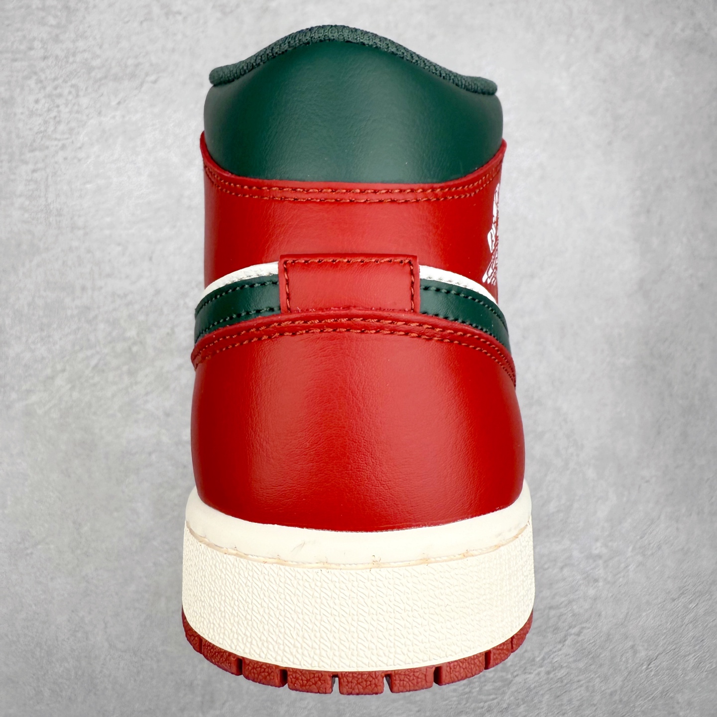 图片[8]-＃K版 Air Jordan AJ1 Mid 中帮 黑橙扣碎 DQ8426-105 原厂内置全掌气垫 A模大底 头层小牛皮 鞋舌AJ原厂专用牛津布+AJ专用反口珍珠布+原厂无杂质高弹内里海棉 特殊封边弹力鞋带 全网唯一头层牛皮 原鞋开模 拒绝公底 购置公司同步原材料 原汁原味 忠于原版‼️尺码：36 36.5 37.5 38 38.5 39 40 40.5 41 42 42.5 43 44 44.5 45 46 47.5-选品中心