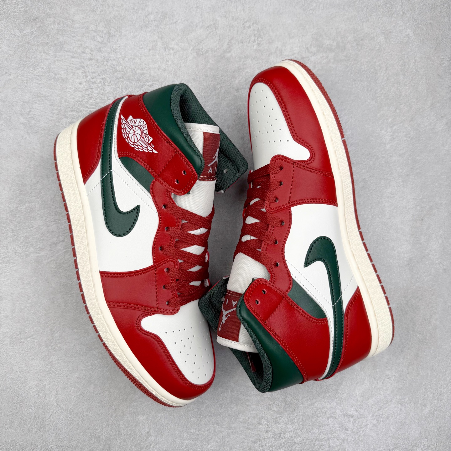 图片[3]-＃K版 Air Jordan AJ1 Mid 中帮 黑橙扣碎 DQ8426-105 原厂内置全掌气垫 A模大底 头层小牛皮 鞋舌AJ原厂专用牛津布+AJ专用反口珍珠布+原厂无杂质高弹内里海棉 特殊封边弹力鞋带 全网唯一头层牛皮 原鞋开模 拒绝公底 购置公司同步原材料 原汁原味 忠于原版‼️尺码：36 36.5 37.5 38 38.5 39 40 40.5 41 42 42.5 43 44 44.5 45 46 47.5-选品中心