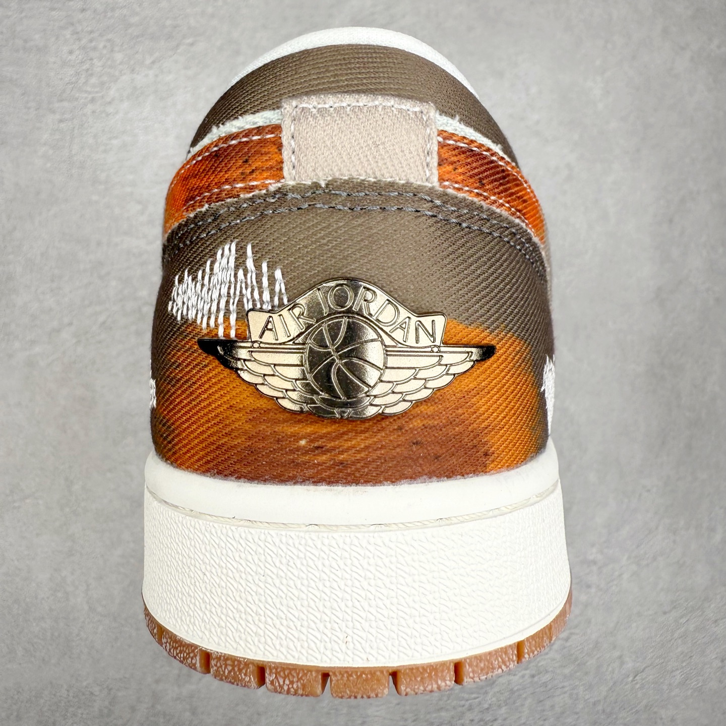 图片[8]-＃K版 Air Jordan AJ1 Low 低帮 IM6664-991 全新流水线出品 DT版本唯一平替选择 市场第二梯队最强版 全部原鞋开发 原楦原纸板开发 全鞋电脑针车 原厂内置全掌气垫 原盒内在原标 唯一Zp原版鞋带绑法 免检产品 全新2022版型 全头层皮料 完美零毛边处理 原厂配置全掌气垫 价格定位良心 几十个配色陆续出货 实拍调校N版已经零色差零失真 百分百还原实物色彩所见即所得 不存在货不对板色差等低级问题 选购参考实物拍摄 不混卖不参货 只用心做好货严格选品 承诺混一赔十 尺码：36 36.5 37.5 38 38.5 39 40 40.5 41 42 42.5 43 44 44.5 45-选品中心