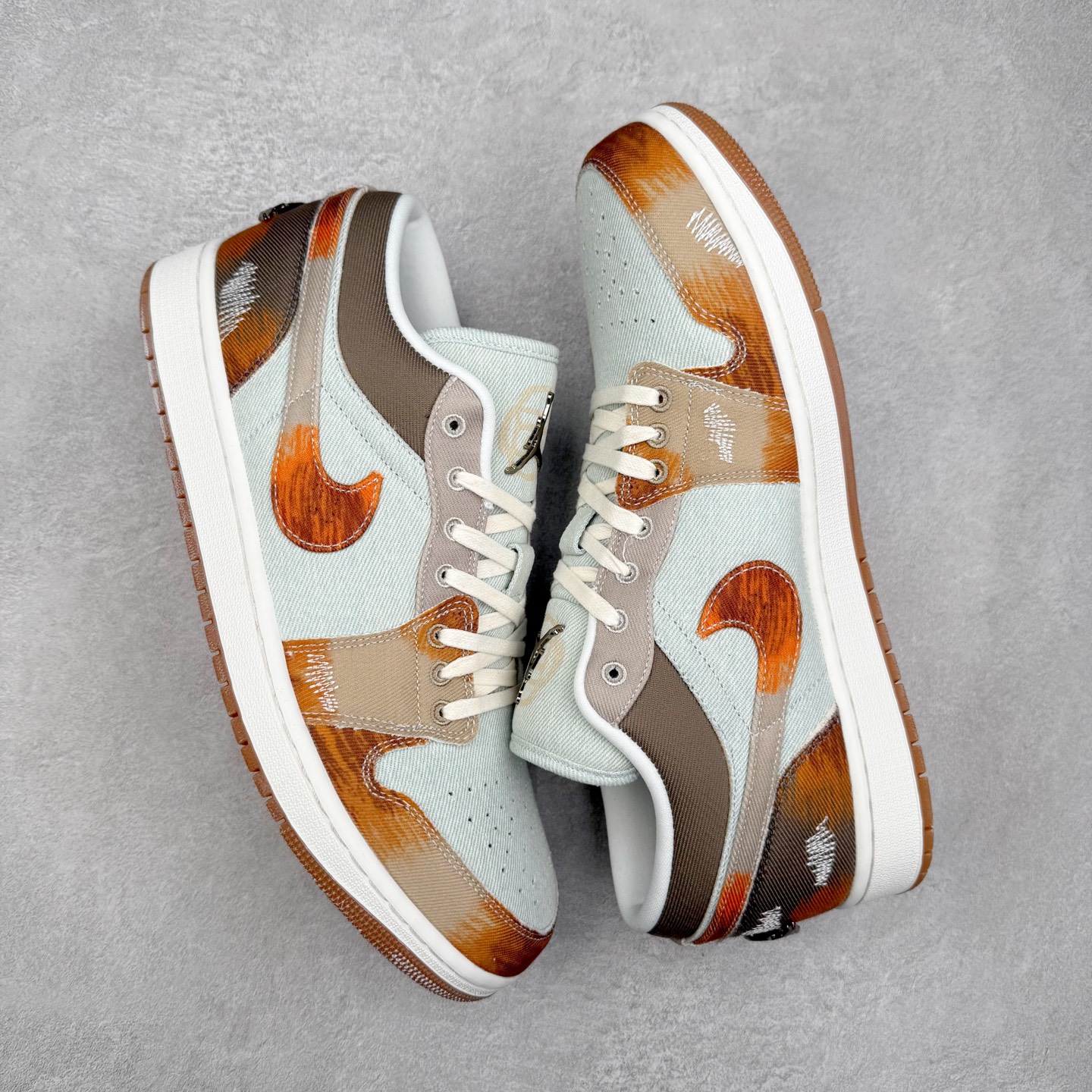 图片[3]-＃K版 Air Jordan AJ1 Low 低帮 IM6664-991 全新流水线出品 DT版本唯一平替选择 市场第二梯队最强版 全部原鞋开发 原楦原纸板开发 全鞋电脑针车 原厂内置全掌气垫 原盒内在原标 唯一Zp原版鞋带绑法 免检产品 全新2022版型 全头层皮料 完美零毛边处理 原厂配置全掌气垫 价格定位良心 几十个配色陆续出货 实拍调校N版已经零色差零失真 百分百还原实物色彩所见即所得 不存在货不对板色差等低级问题 选购参考实物拍摄 不混卖不参货 只用心做好货严格选品 承诺混一赔十 尺码：36 36.5 37.5 38 38.5 39 40 40.5 41 42 42.5 43 44 44.5 45-选品中心