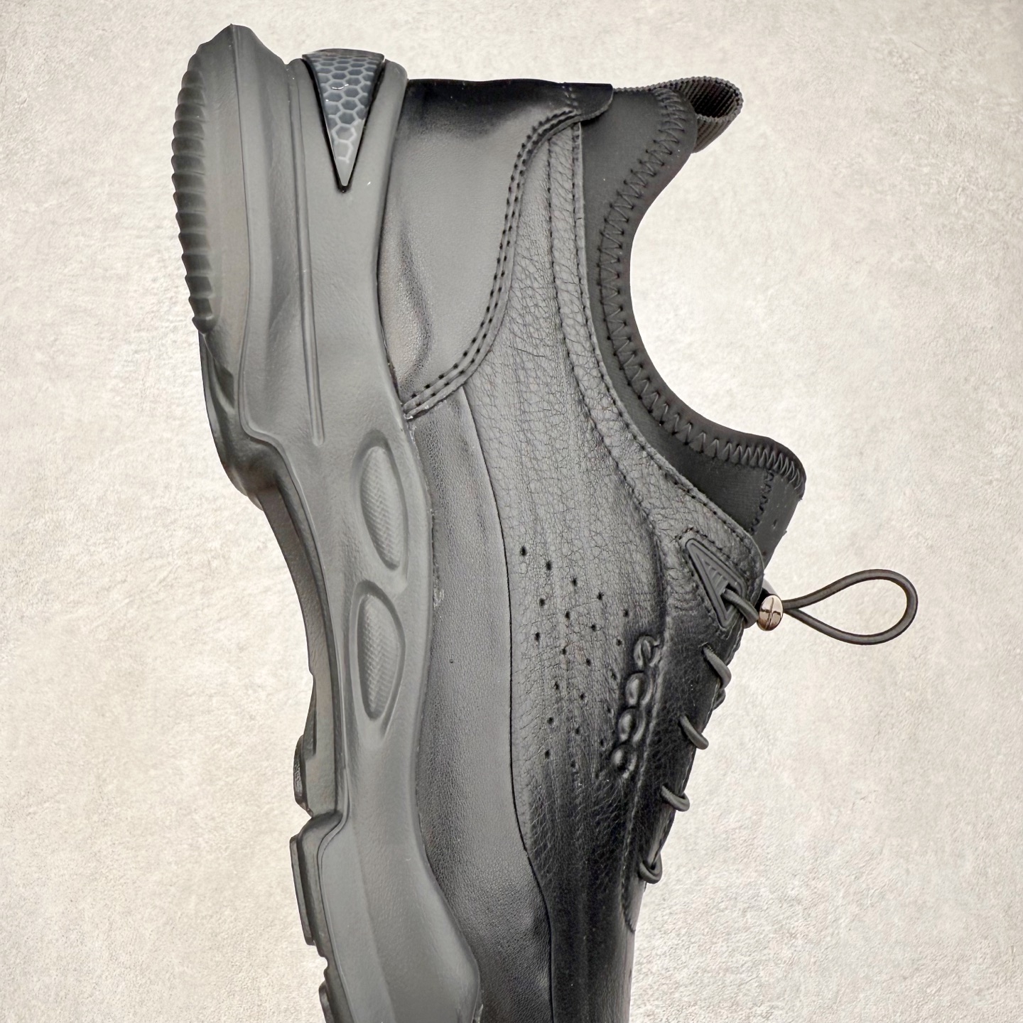 图片[6]-Ecco爱步运动鞋男鞋 BIOM2025 透气健步鞋 防滑跑步鞋 健步C系列新款 黄景瑜同款 牛皮鞋面 纹理自然，柔韧耐穿 BIOM自然律动科技鞋楦，符合人体工学，带来裸足体验 气垫中底 带来轻盈舒适的上脚感受 橡胶外底，适应多种地形，防滑耐磨，强劲抓地 鞋面和鞋底一体成型合脚耐穿 城市运动 自在逸步 尺码：38 39 40 41 42 43 44（皮鞋码）-选品中心