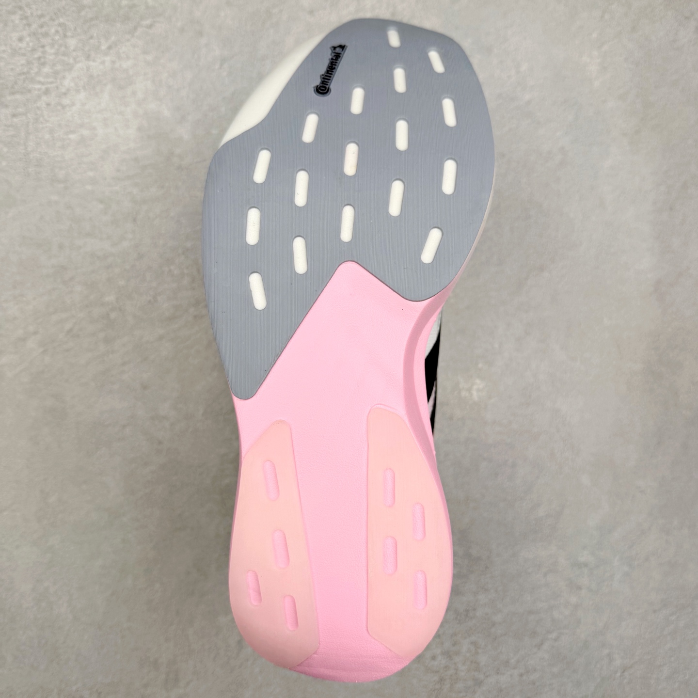 图片[9]-AD Adizero EVO SL 马拉松竞速专业跑鞋 CELERMESH针织网面非常轻薄 纤维间的缝隙很大 可以保证跑步时的透气、排汗效果 鞋舌直接与两侧的内衬和鞋底连接在一起 在跑步过程中不会被鞋舌的左右移动所困扰 在标准鞋带孔的基础上再拓宽一组鞋带孔 适合不同脚型的需求 突破性 EnergyRods 技术，有助于跑者实现更好的成绩 中底独特的LIGHTSTRIKE PRO泡棉材质 微弹感觉在跑步过程中给予了良好的支撑体验 对于顶级精英和高水平进阶跑者来说 ADIOS PRO是一双值得信赖的竞速比赛用鞋 尺码：36 36.5 37.5 38 38.5 39 40 40.5 41 42 42.5 43 44 44.5 45-选品中心