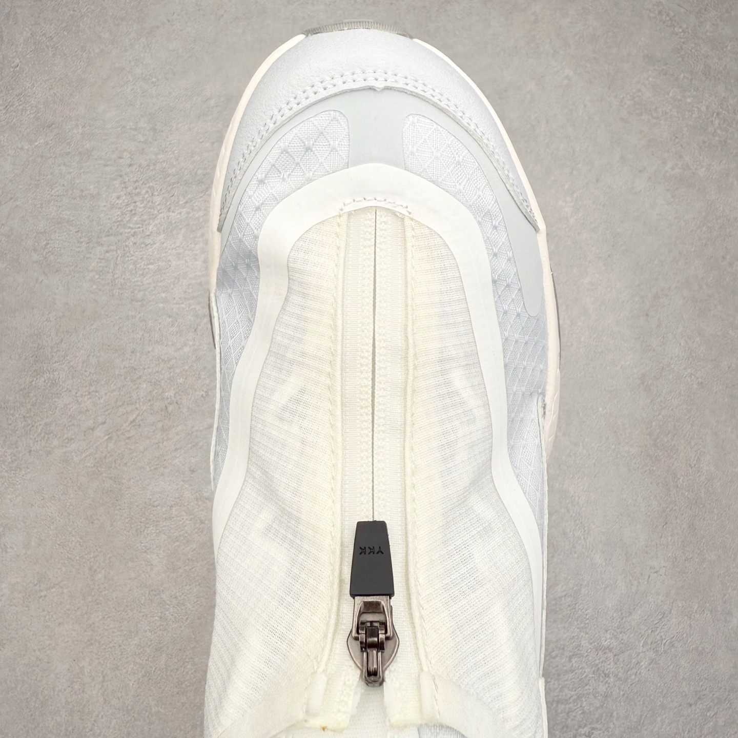 图片[4]-HOKA ONE ONE PROJECT TRANSPORT 舒适百搭防滑耐磨低帮生活休闲鞋 男女同款 HOKA ONE ONE是来自美国的跑步鞋知名品牌，创立于2009年，始终致力于为所有跑者提供更新、更好的跑步装备。相比常规跑鞋，HOKA ONE ONE特别研发使用性能独特的几何形跑鞋中底，此种鞋底更厚、更高、回弹性也更好，除了卓越的缓冲性能，它还能內各种阶段的跑者带来更具动感、更加稳定的跑步体验。HOKAONE ONE从设计之初就清楚意识到，要保证跑者步幅的均匀一致，双脚自然而然的运动至关重要。尺码：36 36.5 37.5 38 38.5 39 40 40.5 41 42 42.5 43 44 44.5 45-选品中心