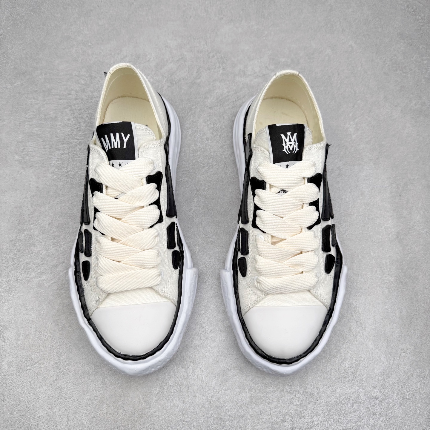 图片[2]-＃原厂 MMY/Maison MIHARA YASUHIRO Wayne Original Sole Leather Low Sneaker贝壳头版变形溶解雪糕底低帮百搭休闲运动板鞋 余文乐挚爱单品 复古溶解风 日本概念时装设计师･三原康裕品牌广东原产 原楦原纸版开发楦型 全新开发双模一次发泡点位气孔EVA中底 底部嵌入组合RB橡胶耐磨大底 采用全粒面头层皮革鞋面材质 正确织麦及包装盒 清晰后跟电绣LOGO 注意区别普通版本‼️尺码：35-45 偏大一码-选品中心