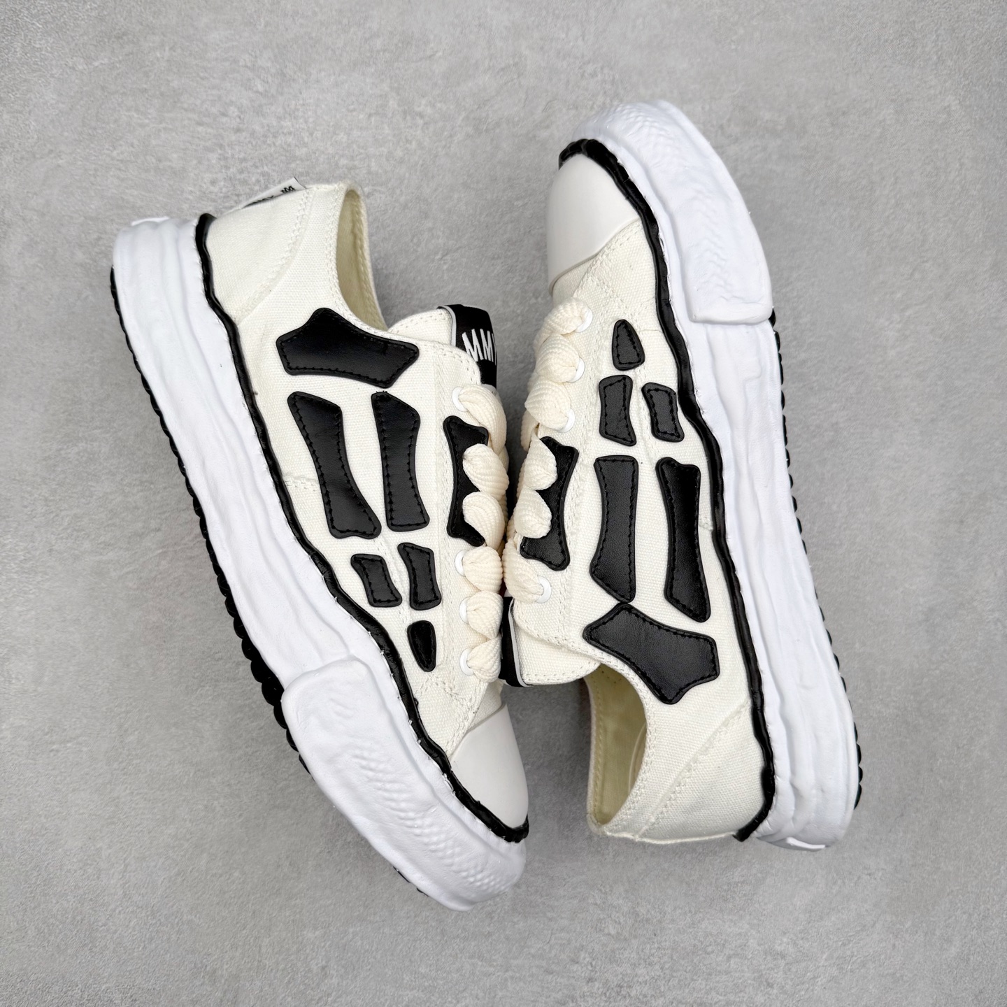 图片[3]-＃原厂 MMY/Maison MIHARA YASUHIRO Wayne Original Sole Leather Low Sneaker贝壳头版变形溶解雪糕底低帮百搭休闲运动板鞋 余文乐挚爱单品 复古溶解风 日本概念时装设计师･三原康裕品牌广东原产 原楦原纸版开发楦型 全新开发双模一次发泡点位气孔EVA中底 底部嵌入组合RB橡胶耐磨大底 采用全粒面头层皮革鞋面材质 正确织麦及包装盒 清晰后跟电绣LOGO 注意区别普通版本‼️尺码：35-45 偏大一码-选品中心