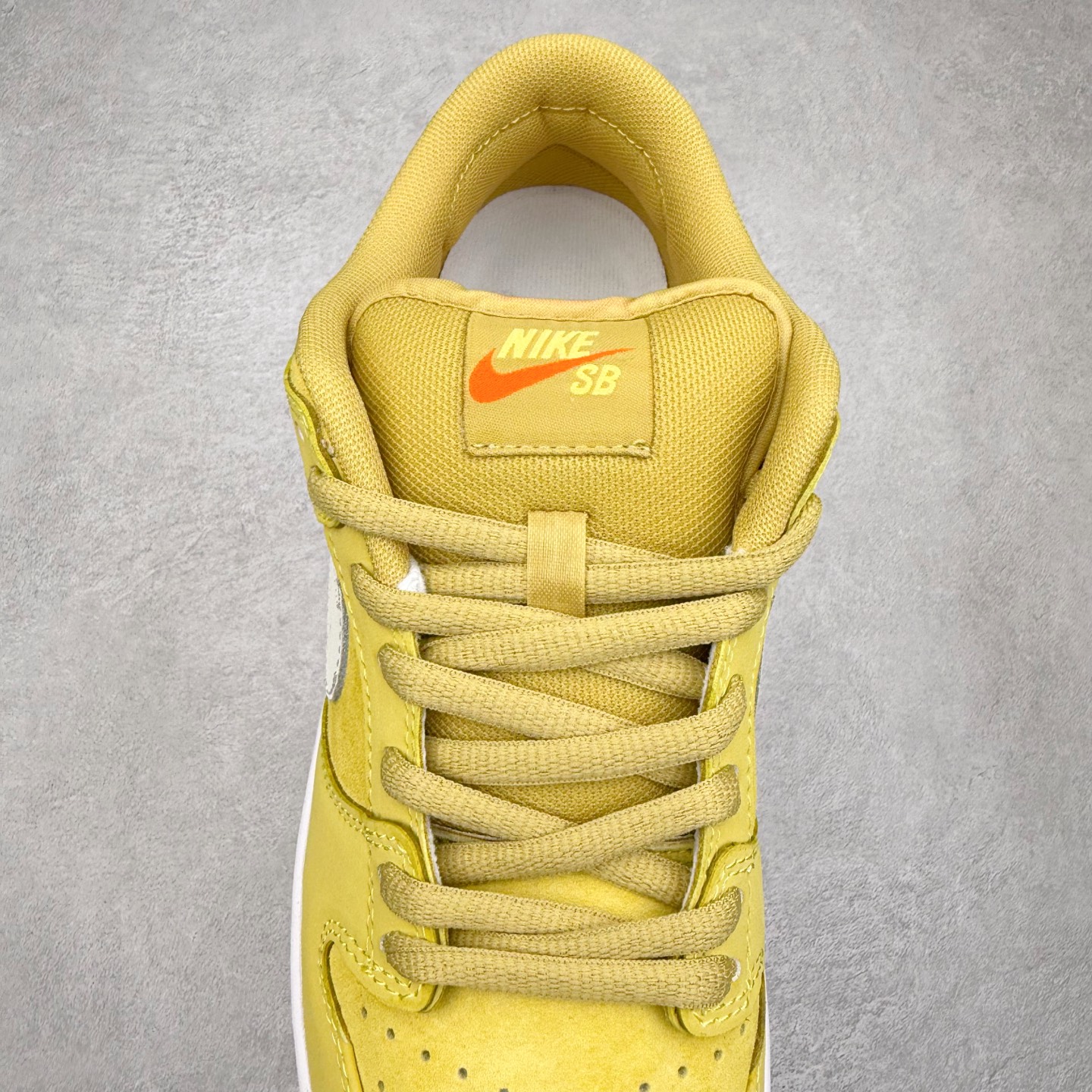 图片[5]-＃F版 NK SB Dunk Low FJ1674-700 极限压缩利润空间 超乎所想的高性价比 用料绝不含糊 原盒原配 正确耐磨橡胶大底 超高清洁度 全鞋零毛边皮料切割 全套原楦原模倾力打造完美版型 尺码：36 36.5 37.5 38 38.5 39 40 40.5 41 42 42.5 43 44 44.5 45 46 47.5-选品中心