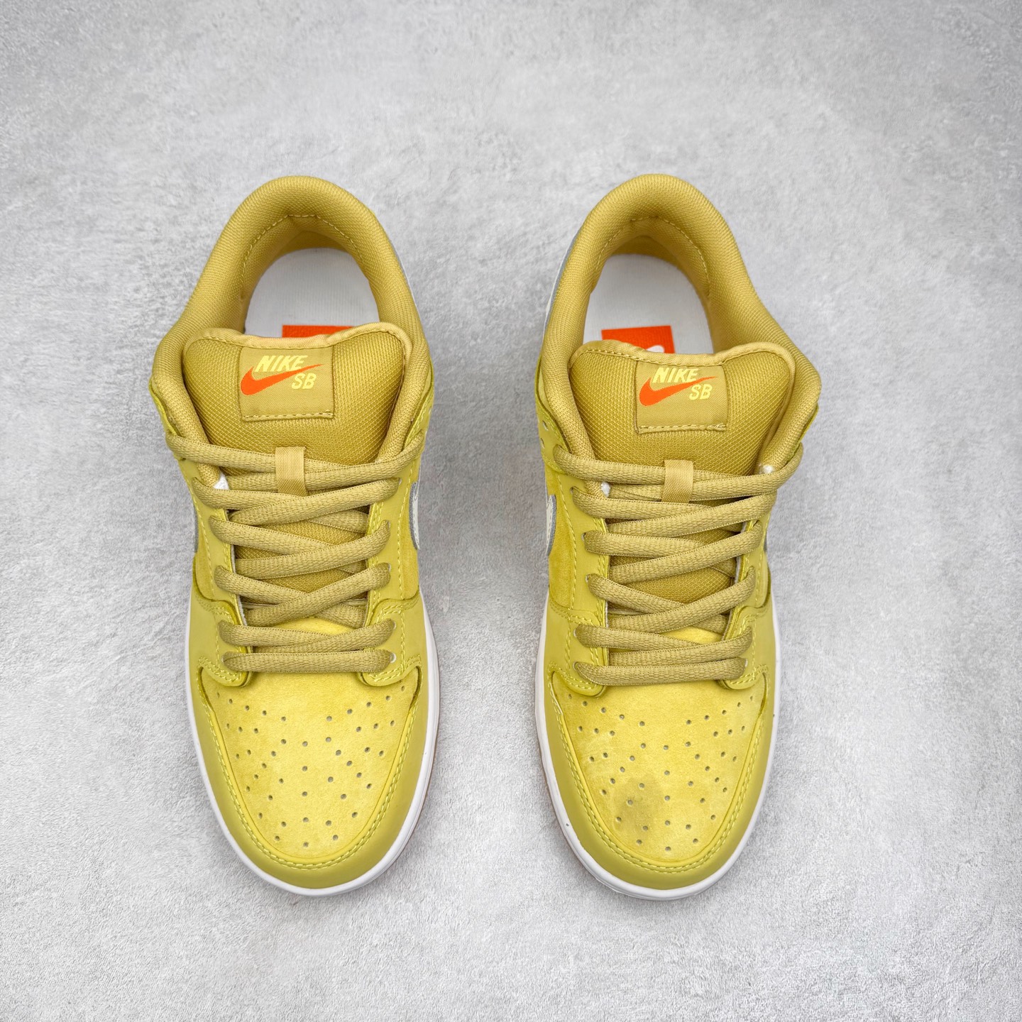 图片[2]-＃F版 NK SB Dunk Low FJ1674-700 极限压缩利润空间 超乎所想的高性价比 用料绝不含糊 原盒原配 正确耐磨橡胶大底 超高清洁度 全鞋零毛边皮料切割 全套原楦原模倾力打造完美版型 尺码：36 36.5 37.5 38 38.5 39 40 40.5 41 42 42.5 43 44 44.5 45 46 47.5-选品中心