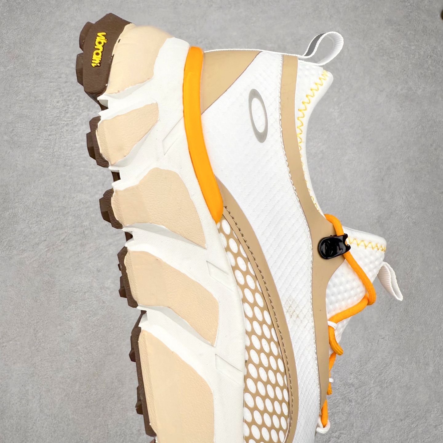 图片[6]-Oakley 欧克利 Light Shield 舒适耐磨防水低帮户外功能鞋 OAKLEY（欧克利）是美国的运动品牌，主攻的是各类功能眼镜，还有休闲装、滑雪、游泳、骑行及田径运动装。现在欧克利已经开始发展军事领域了，主要产的是军靴、手套、护目镜、风镜等。其中运动眼镜是深受运动人士喜爱的，自行车，滑雪，跑步等运动系列。实拍调校N版已经零色差零失真 百分百还原实物色彩所见即所得 不存在货不对板色差等低级问题 选购参考实物拍摄 不混卖不参货 只用心做好货严格选品 承诺混一赔十 尺码：36 36.5 37.5 38 38.5 39 40 40.5 41 42 42.5 43 44 44.5 45-选品中心