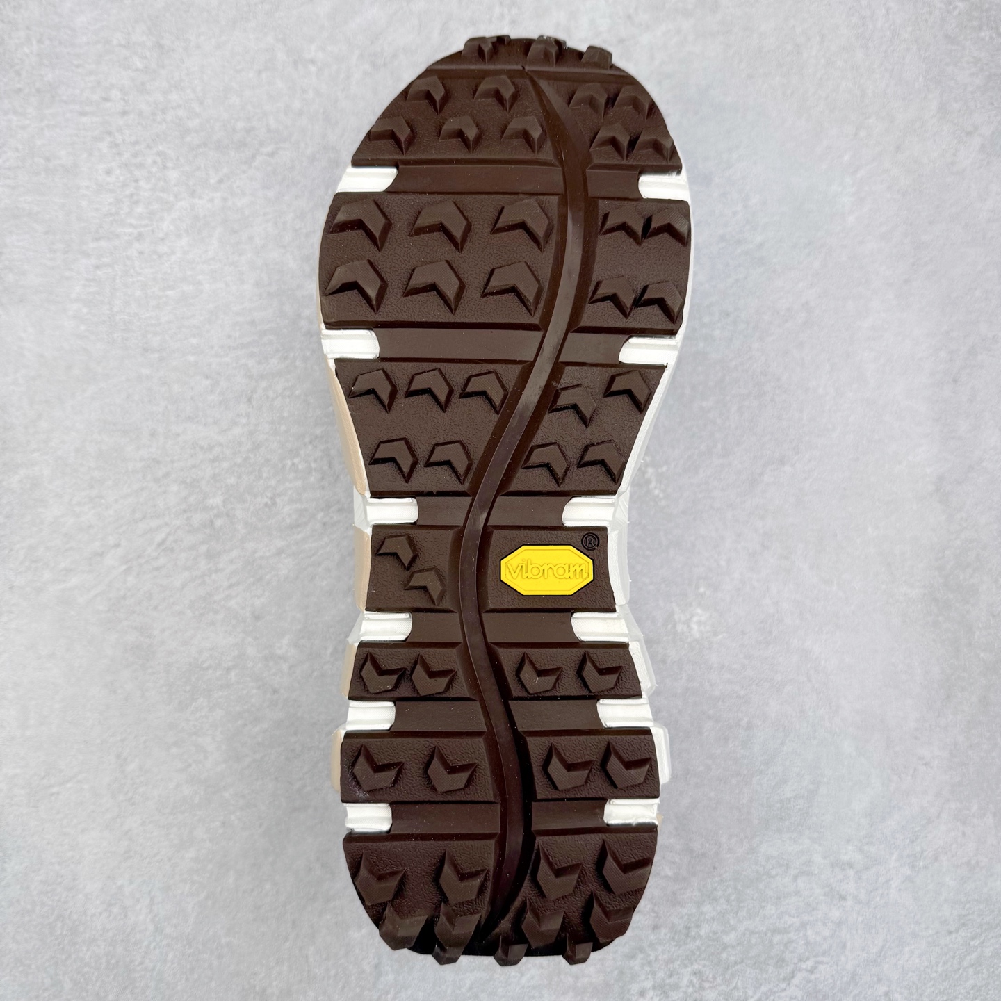 图片[9]-Oakley 欧克利 Light Shield 舒适耐磨防水低帮户外功能鞋 OAKLEY（欧克利）是美国的运动品牌，主攻的是各类功能眼镜，还有休闲装、滑雪、游泳、骑行及田径运动装。现在欧克利已经开始发展军事领域了，主要产的是军靴、手套、护目镜、风镜等。其中运动眼镜是深受运动人士喜爱的，自行车，滑雪，跑步等运动系列。实拍调校N版已经零色差零失真 百分百还原实物色彩所见即所得 不存在货不对板色差等低级问题 选购参考实物拍摄 不混卖不参货 只用心做好货严格选品 承诺混一赔十 尺码：36 36.5 37.5 38 38.5 39 40 40.5 41 42 42.5 43 44 44.5 45-选品中心