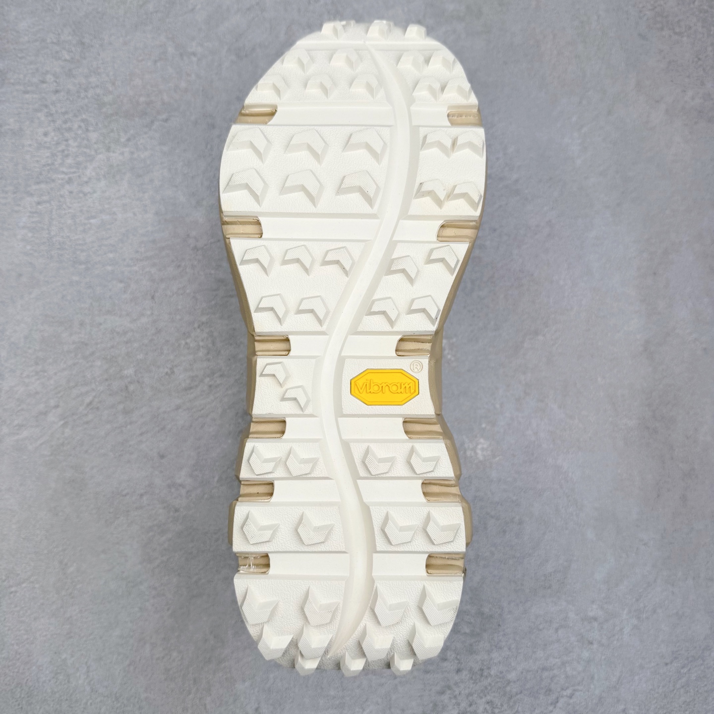 图片[9]-Oakley 欧克利 Light Shield 舒适耐磨防水低帮户外功能鞋 OAKLEY（欧克利）是美国的运动品牌，主攻的是各类功能眼镜，还有休闲装、滑雪、游泳、骑行及田径运动装。现在欧克利已经开始发展军事领域了，主要产的是军靴、手套、护目镜、风镜等。其中运动眼镜是深受运动人士喜爱的，自行车，滑雪，跑步等运动系列。实拍调校N版已经零色差零失真 百分百还原实物色彩所见即所得 不存在货不对板色差等低级问题 选购参考实物拍摄 不混卖不参货 只用心做好货严格选品 承诺混一赔十 尺码：36 36.5 37.5 38 38.5 39 40 40.5 41 42 42.5 43 44 44.5 45-选品中心