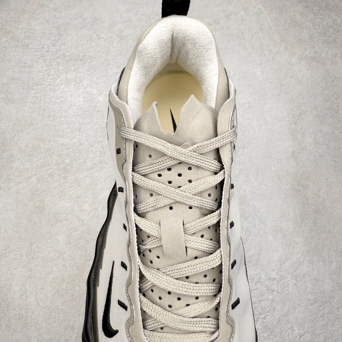 图片[5]-HYEIN SEO x NK Ava Rover 百搭舒适耐磨低帮跑步鞋 男女同款 流线型轮廓，通过轻薄物料鞋面结合 TPU 网格状支撑示人，增厚的中底材质选用 ReactX 加持，华夫外底收尾。鞋垫与后跟鞋提，克制点缀 Hyein Seo 字样。鞋垫与鞋提则采用菱形格纹的变化元素呈现。实拍调校N版已经零色差零失真 百分百还原实物色彩所见即所得 不存在货不对板色差等低级问题 选购参考实物拍摄 不混卖不参货 只用心做好货严格选品 承诺混一赔十 尺码：36 36.5 37.5 38 38.5 39 40 40.5 41 42 42.5 43 44 44.5 45-选品中心