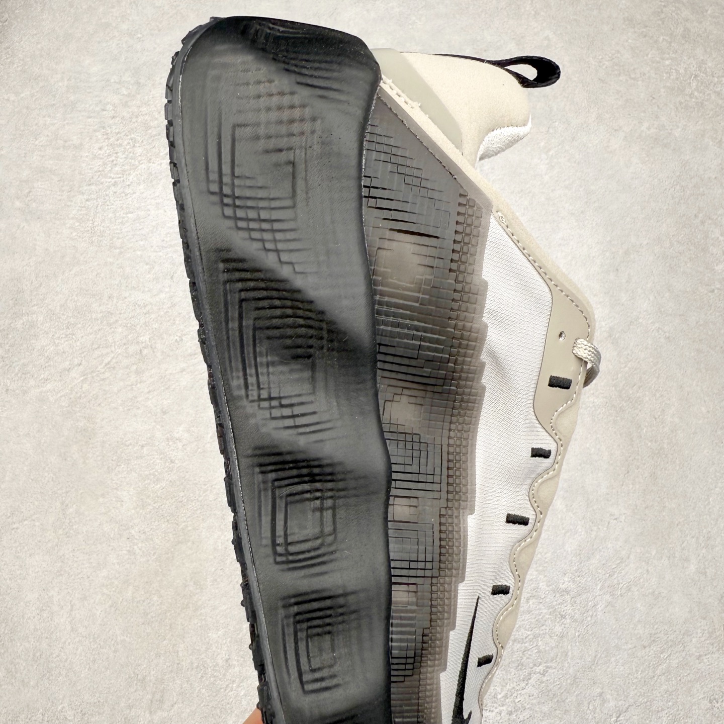 图片[6]-HYEIN SEO x NK Ava Rover 百搭舒适耐磨低帮跑步鞋 男女同款 流线型轮廓，通过轻薄物料鞋面结合 TPU 网格状支撑示人，增厚的中底材质选用 ReactX 加持，华夫外底收尾。鞋垫与后跟鞋提，克制点缀 Hyein Seo 字样。鞋垫与鞋提则采用菱形格纹的变化元素呈现。实拍调校N版已经零色差零失真 百分百还原实物色彩所见即所得 不存在货不对板色差等低级问题 选购参考实物拍摄 不混卖不参货 只用心做好货严格选品 承诺混一赔十 尺码：36 36.5 37.5 38 38.5 39 40 40.5 41 42 42.5 43 44 44.5 45-选品中心