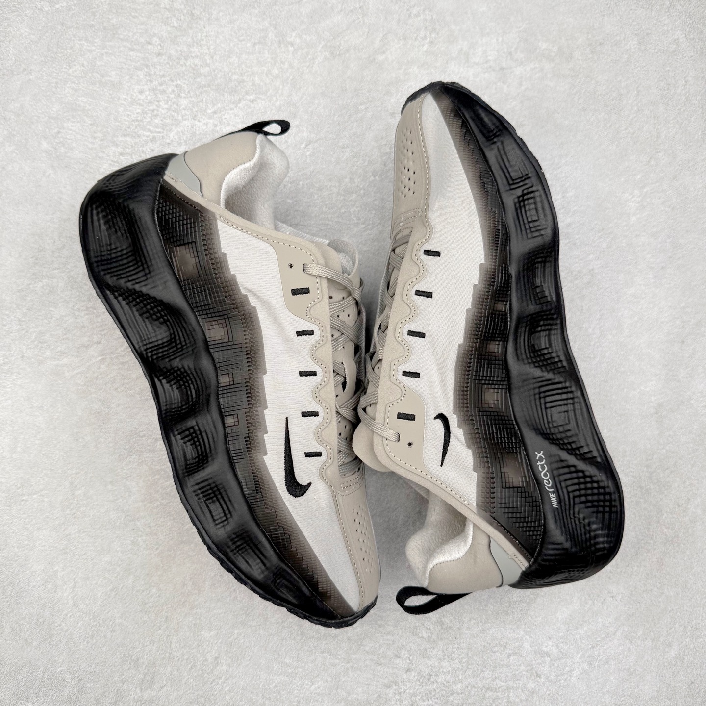 图片[3]-HYEIN SEO x NK Ava Rover 百搭舒适耐磨低帮跑步鞋 男女同款 流线型轮廓，通过轻薄物料鞋面结合 TPU 网格状支撑示人，增厚的中底材质选用 ReactX 加持，华夫外底收尾。鞋垫与后跟鞋提，克制点缀 Hyein Seo 字样。鞋垫与鞋提则采用菱形格纹的变化元素呈现。实拍调校N版已经零色差零失真 百分百还原实物色彩所见即所得 不存在货不对板色差等低级问题 选购参考实物拍摄 不混卖不参货 只用心做好货严格选品 承诺混一赔十 尺码：36 36.5 37.5 38 38.5 39 40 40.5 41 42 42.5 43 44 44.5 45-选品中心