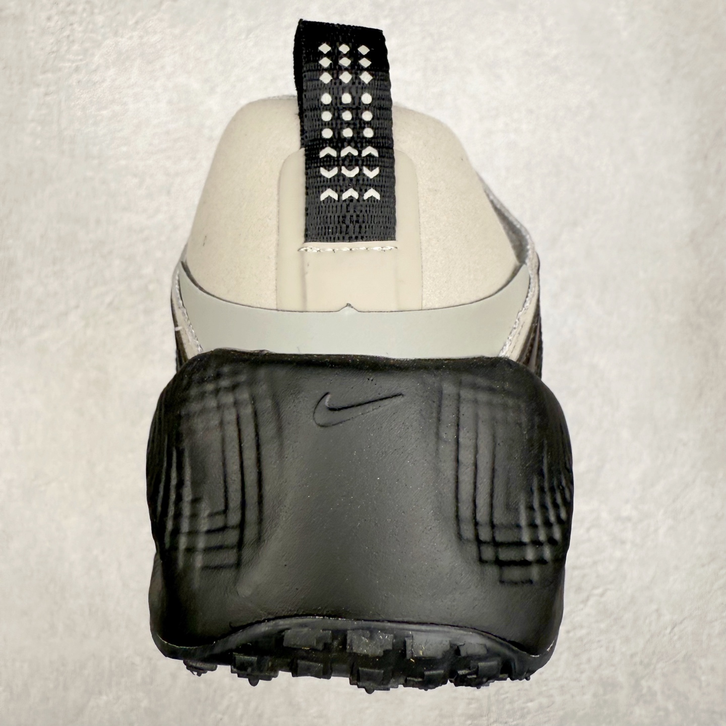 图片[8]-HYEIN SEO x NK Ava Rover 百搭舒适耐磨低帮跑步鞋 男女同款 流线型轮廓，通过轻薄物料鞋面结合 TPU 网格状支撑示人，增厚的中底材质选用 ReactX 加持，华夫外底收尾。鞋垫与后跟鞋提，克制点缀 Hyein Seo 字样。鞋垫与鞋提则采用菱形格纹的变化元素呈现。实拍调校N版已经零色差零失真 百分百还原实物色彩所见即所得 不存在货不对板色差等低级问题 选购参考实物拍摄 不混卖不参货 只用心做好货严格选品 承诺混一赔十 尺码：36 36.5 37.5 38 38.5 39 40 40.5 41 42 42.5 43 44 44.5 45-选品中心