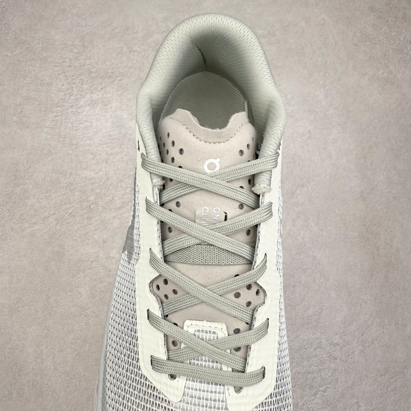 图片[5]-On昂跑 Cloudultra 3 百搭舒适透气低帮跑步鞋 此运动品牌 开创于2010年 缓震着陆、强效回弹、轻柔质感的设计构思始终是ON研制关键 与此同时基于“为全球提供革新性的跑步感受”信念 陆续推出了多款跑鞋及其以专业运动人体跑步工程学为设计关键的功能性跑步服饰设备 让跑者不费力气地畅快畅跑 尺码：36 36.5 37.5 38 38.5 39 40 40.5 41 42 42.5 43 44 44.5 45-选品中心