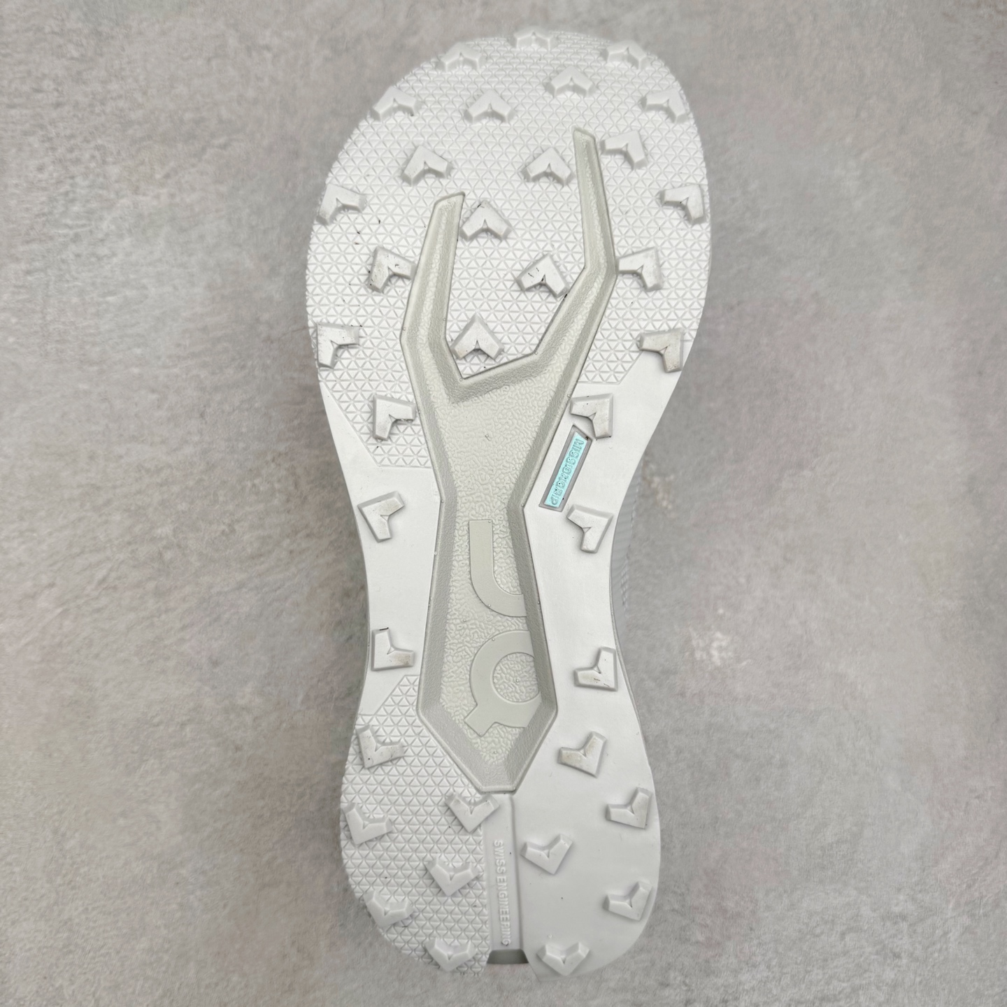 图片[9]-On昂跑 Cloudultra 3 百搭舒适透气低帮跑步鞋 此运动品牌 开创于2010年 缓震着陆、强效回弹、轻柔质感的设计构思始终是ON研制关键 与此同时基于“为全球提供革新性的跑步感受”信念 陆续推出了多款跑鞋及其以专业运动人体跑步工程学为设计关键的功能性跑步服饰设备 让跑者不费力气地畅快畅跑 尺码：36 36.5 37.5 38 38.5 39 40 40.5 41 42 42.5 43 44 44.5 45-选品中心