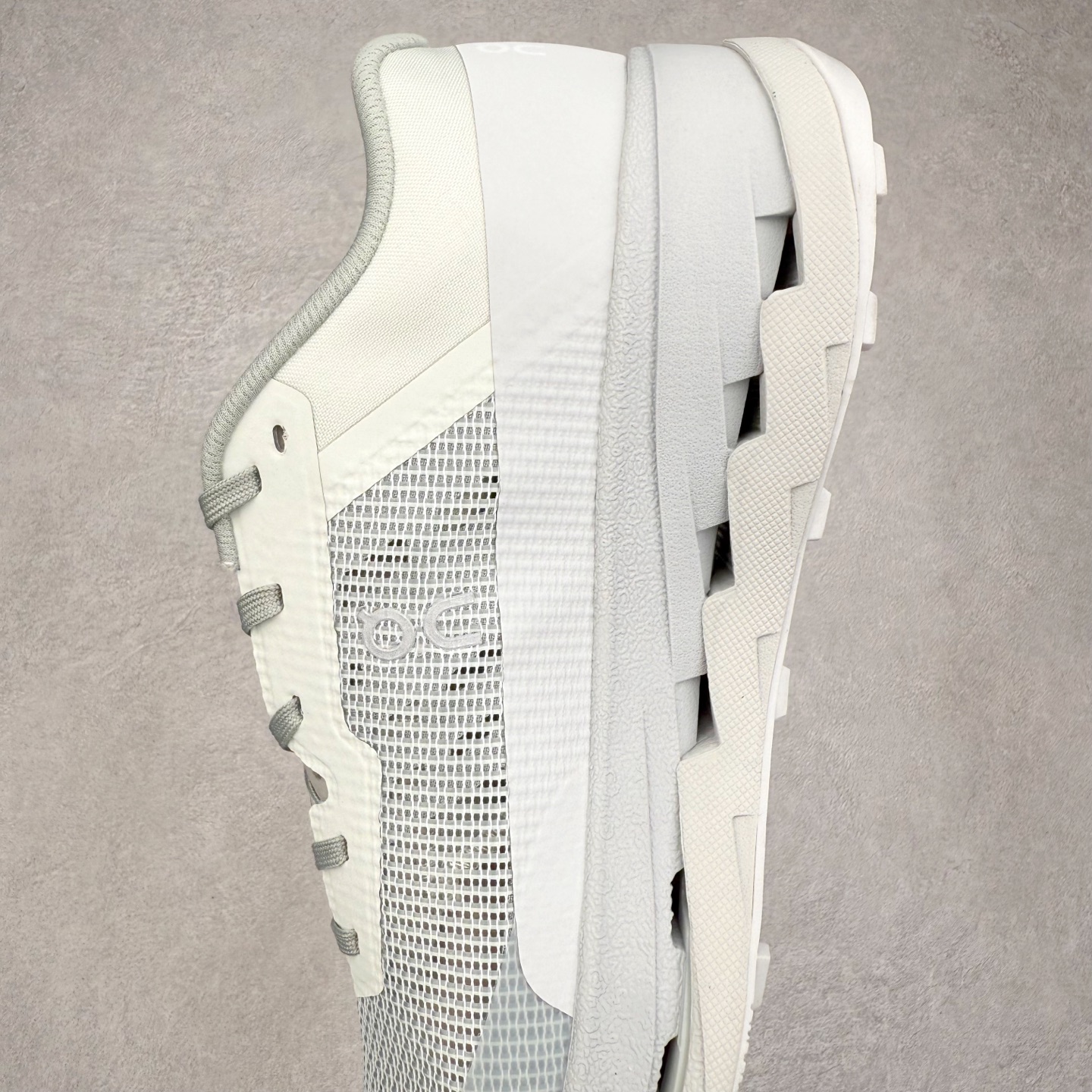 图片[7]-On昂跑 Cloudultra 3 百搭舒适透气低帮跑步鞋 此运动品牌 开创于2010年 缓震着陆、强效回弹、轻柔质感的设计构思始终是ON研制关键 与此同时基于“为全球提供革新性的跑步感受”信念 陆续推出了多款跑鞋及其以专业运动人体跑步工程学为设计关键的功能性跑步服饰设备 让跑者不费力气地畅快畅跑 尺码：36 36.5 37.5 38 38.5 39 40 40.5 41 42 42.5 43 44 44.5 45-选品中心