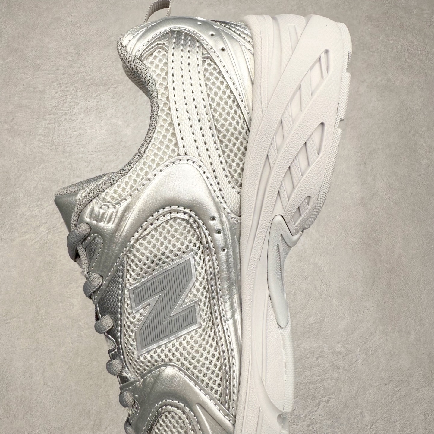 图片[7]-＃纯原 New Balance NB530 全套原楦原纸板原厂数据开发 原厂网纱 原装进口皮料正确卡色 正确中底拉帮中底网布细节 冲裁组合 匠心打造 耗时两个月开发完成 工艺极其复杂难度可想而知 新开独立私模大底 全网唯一正确做旧组合大底 高端零售专供产物 尺码：36 37 37.5 38 38.5 39.5 40 40.5 41.5 42 42.5 43 44 44.5-选品中心