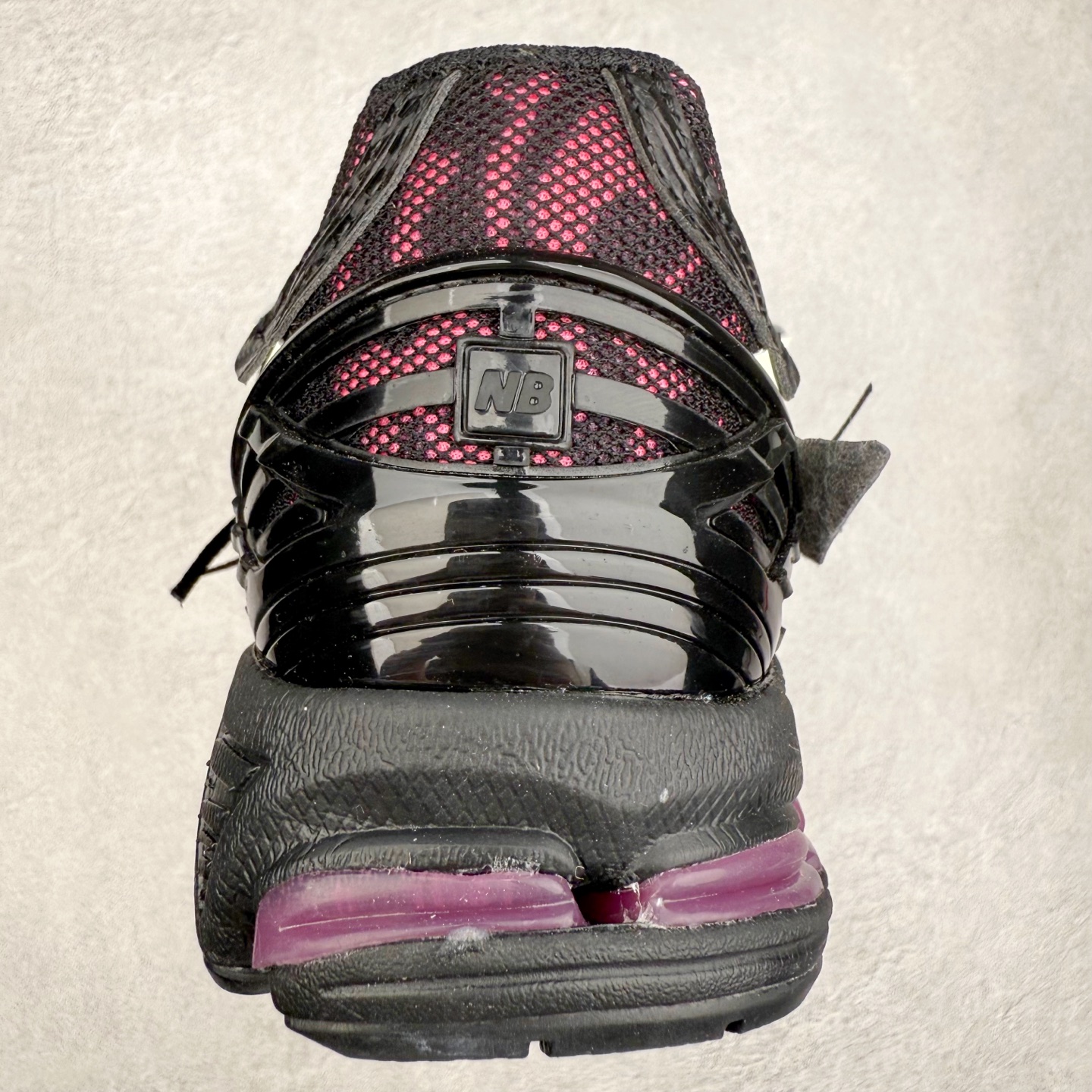 图片[8]-New Balance M1906R NB新百伦系列复古老爹风休闲运动慢跑鞋 日韩出口特供订单 全网最全配色 配套商长期套现长期补货 全新货品 正常出厂触屏不到的单价 超级跑量款 全套原楦原纸板原厂数据开发 进口三明治网面 原装进口翻毛皮料正确绒感卡色 正确中底拉帮中底网布细节 采用轻质牛剖革拼接透气网眼衬垫织物鞋面材质 T-Beam大底提供足步弓支撑 保持步态稳定 后跟搭载外露缓震胶 鞋身整体以各种深浅不一的灰色覆盖 鞋头以淡蓝色调装饰 网眼衬垫通过不规律的色块实现做旧的美感 泛黄的鞋底更是进一步增添了复古气息 尺码：36 37 37.5 38 38.5 39.5 40 40.5 41.5 42 42.5 43 44 45-选品中心