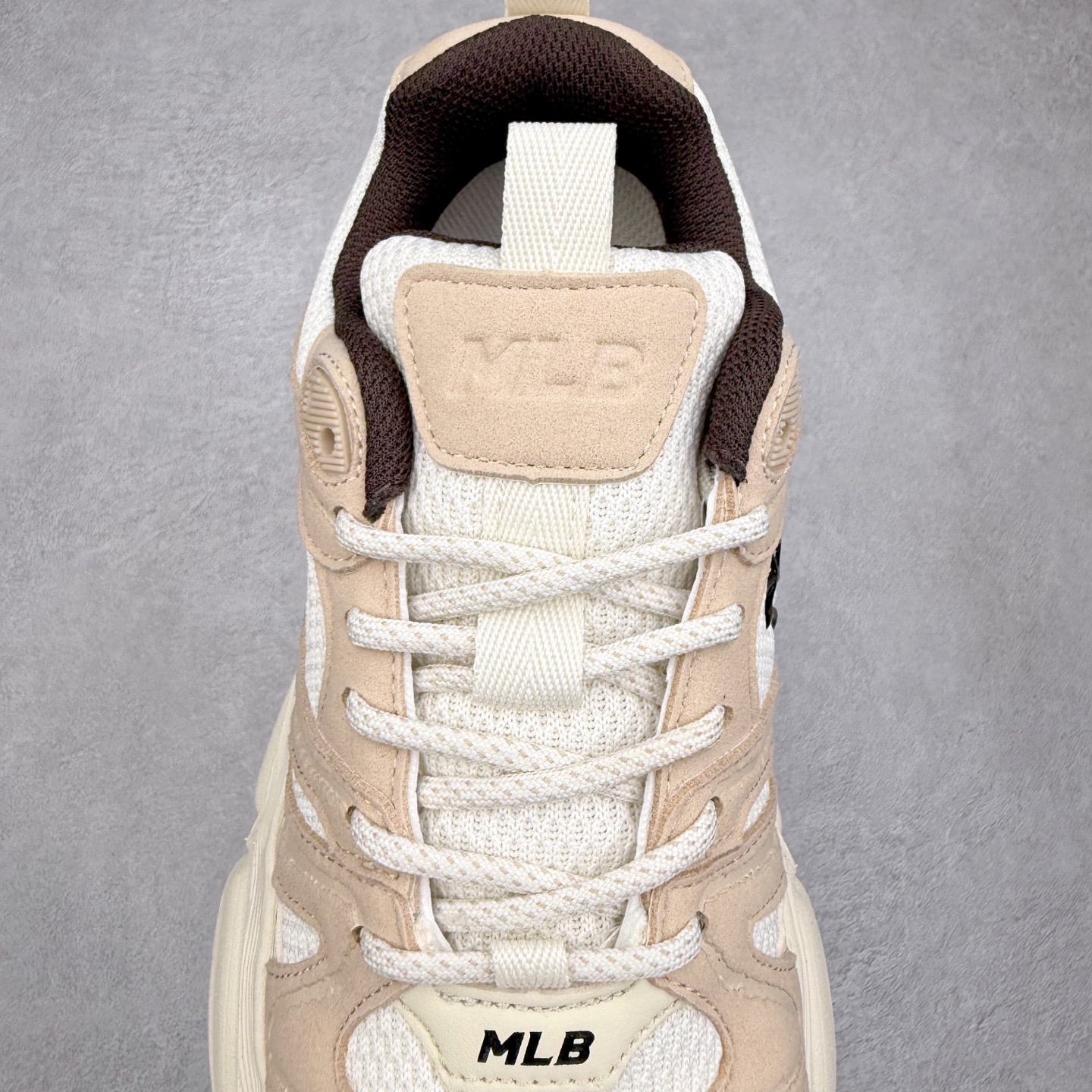 图片[5]-MLB New York Yankees Curve Runner 舒适百搭流浪鞋防滑耐磨低帮跑步鞋 Korea韩国联名NY美国榄球纽约洋基队限定 目前可过轻松秒过各类鉴定 能操作的私聊 韩国代购专供 左脚内置NFC感应 区别市面贴纸假芯片 MLB专用菱形双针中底布 重点细节中底布带注胶孔 原厂NFC感应吊牌 支持鉴定 一个两位数 原盒原标 全套原楦原纸板原厂数据开发 中韩文保养标贴 绿色防霉片 平台代购专供 独家一比一RB+MD组合大底 高频后跟小人Logo精准对位立体饱满 正确网布加超迁鞋面 转印中底走线紧密 转印Logo工艺表层防刮不掉色 尺码：35 36 36.5 37.5 38 38.5 39 40 40.5 41 42 42.5 43 44 44.5 45-选品中心