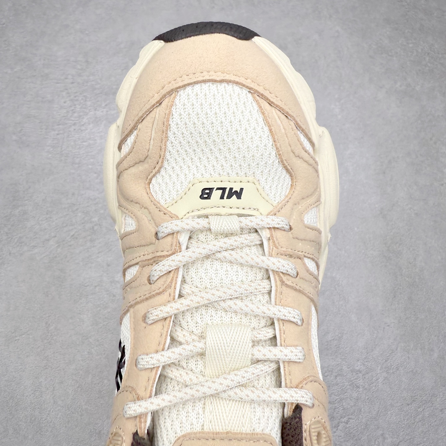 图片[4]-MLB New York Yankees Curve Runner 舒适百搭流浪鞋防滑耐磨低帮跑步鞋 Korea韩国联名NY美国榄球纽约洋基队限定 目前可过轻松秒过各类鉴定 能操作的私聊 韩国代购专供 左脚内置NFC感应 区别市面贴纸假芯片 MLB专用菱形双针中底布 重点细节中底布带注胶孔 原厂NFC感应吊牌 支持鉴定 一个两位数 原盒原标 全套原楦原纸板原厂数据开发 中韩文保养标贴 绿色防霉片 平台代购专供 独家一比一RB+MD组合大底 高频后跟小人Logo精准对位立体饱满 正确网布加超迁鞋面 转印中底走线紧密 转印Logo工艺表层防刮不掉色 尺码：35 36 36.5 37.5 38 38.5 39 40 40.5 41 42 42.5 43 44 44.5 45-选品中心