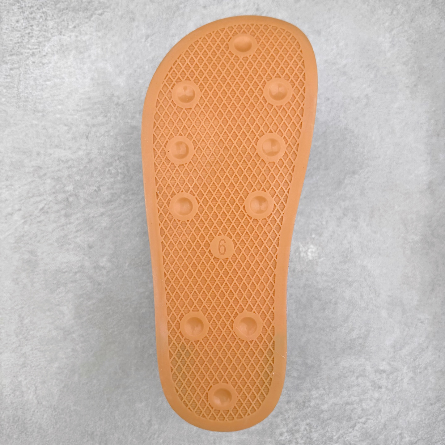 图片[9]-AD Originals Adimule 舒适百搭防磨包头拖鞋 男女同款 实拍调校N版已经零色差零失真 百分百还原实物色彩所见即所得 不存在货不对板色差等低级问题 选购参考实物拍摄 不混卖不参货 只用心做好货严格选品 承诺混一赔十 尺码：36 36.5 37.5 38 38.5 39 40 40.5 41 42 42.5 43 44 44.5 45-选品中心