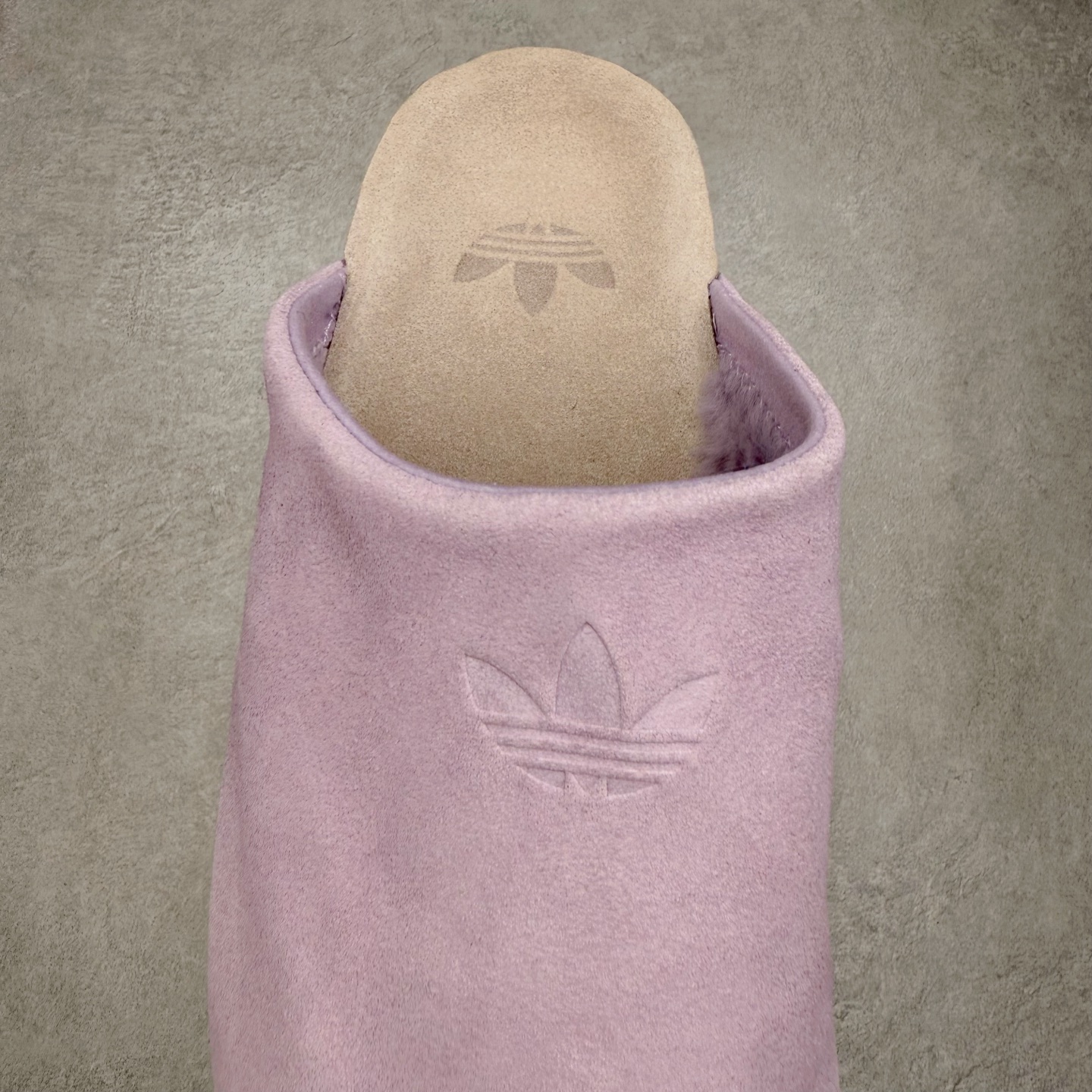 图片[5]-AD Originals Adimule 舒适百搭防磨包头拖鞋 男女同款 实拍调校N版已经零色差零失真 百分百还原实物色彩所见即所得 不存在货不对板色差等低级问题 选购参考实物拍摄 不混卖不参货 只用心做好货严格选品 承诺混一赔十 尺码：36 36.5 37.5 38 38.5 39 40 40.5 41 42 42.5 43 44 44.5 45-选品中心