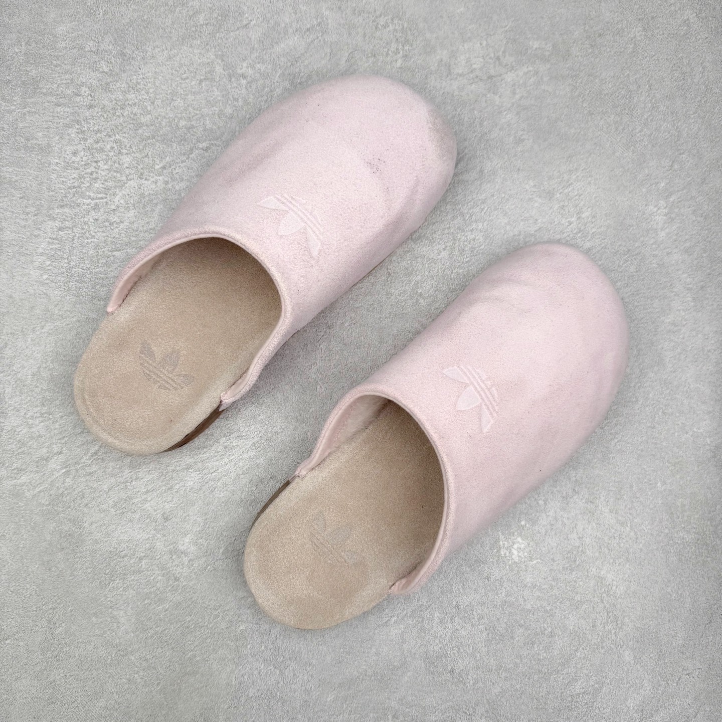 图片[3]-AD Originals Adimule 舒适百搭防磨包头拖鞋 男女同款 实拍调校N版已经零色差零失真 百分百还原实物色彩所见即所得 不存在货不对板色差等低级问题 选购参考实物拍摄 不混卖不参货 只用心做好货严格选品 承诺混一赔十 尺码：36 36.5 37.5 38 38.5 39 40 40.5 41 42 42.5 43 44 44.5 45-选品中心