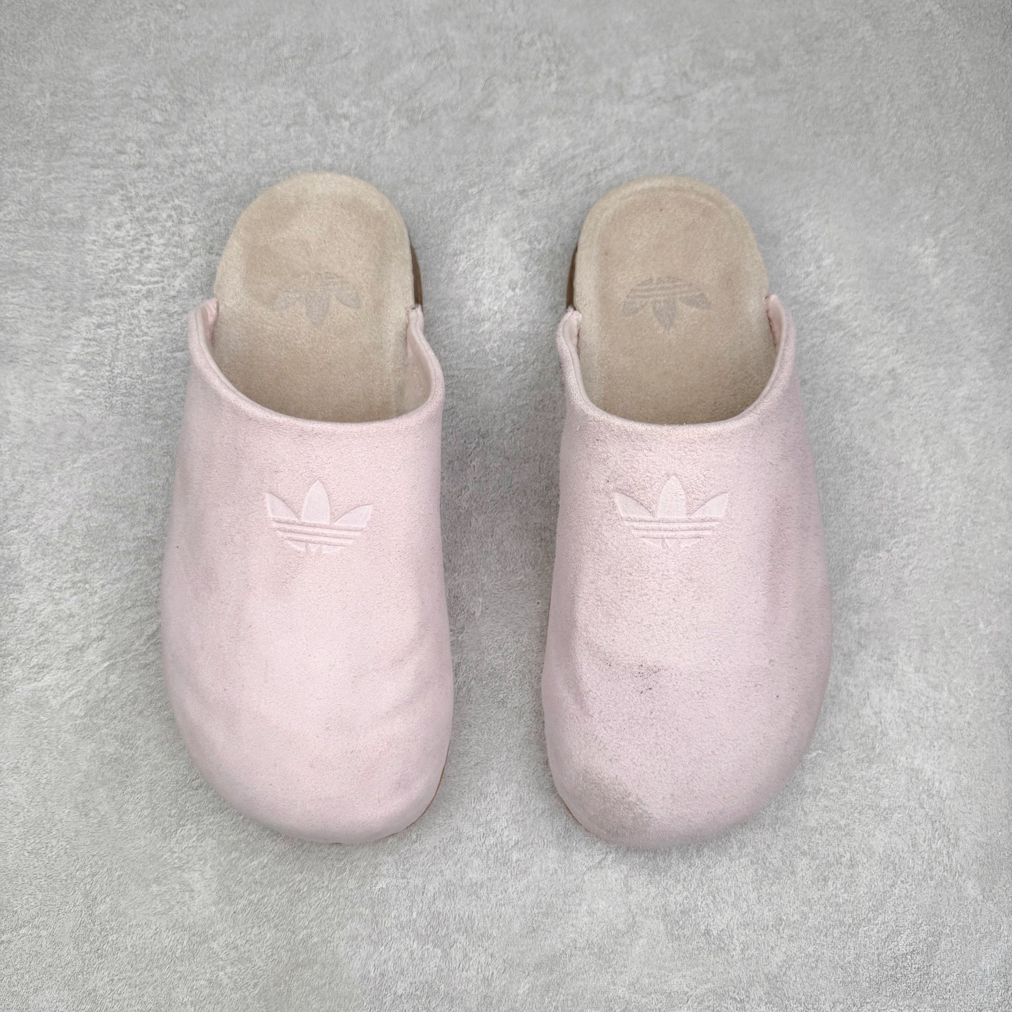 图片[2]-AD Originals Adimule 舒适百搭防磨包头拖鞋 男女同款 实拍调校N版已经零色差零失真 百分百还原实物色彩所见即所得 不存在货不对板色差等低级问题 选购参考实物拍摄 不混卖不参货 只用心做好货严格选品 承诺混一赔十 尺码：36 36.5 37.5 38 38.5 39 40 40.5 41 42 42.5 43 44 44.5 45-选品中心